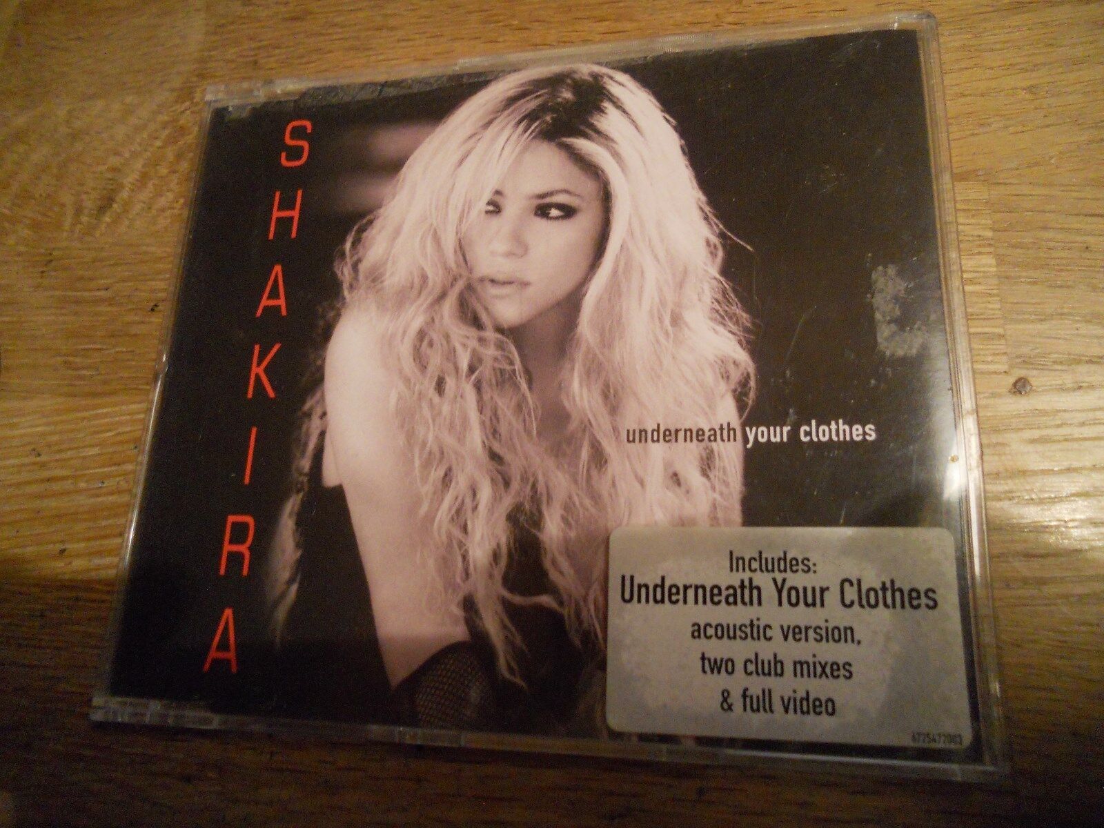 SHAKIRA UNDERNEATH YOUR CLOTHES 5 TRACKS CD SINGLE EPIC RECORDS 2002 CD EXTRA***