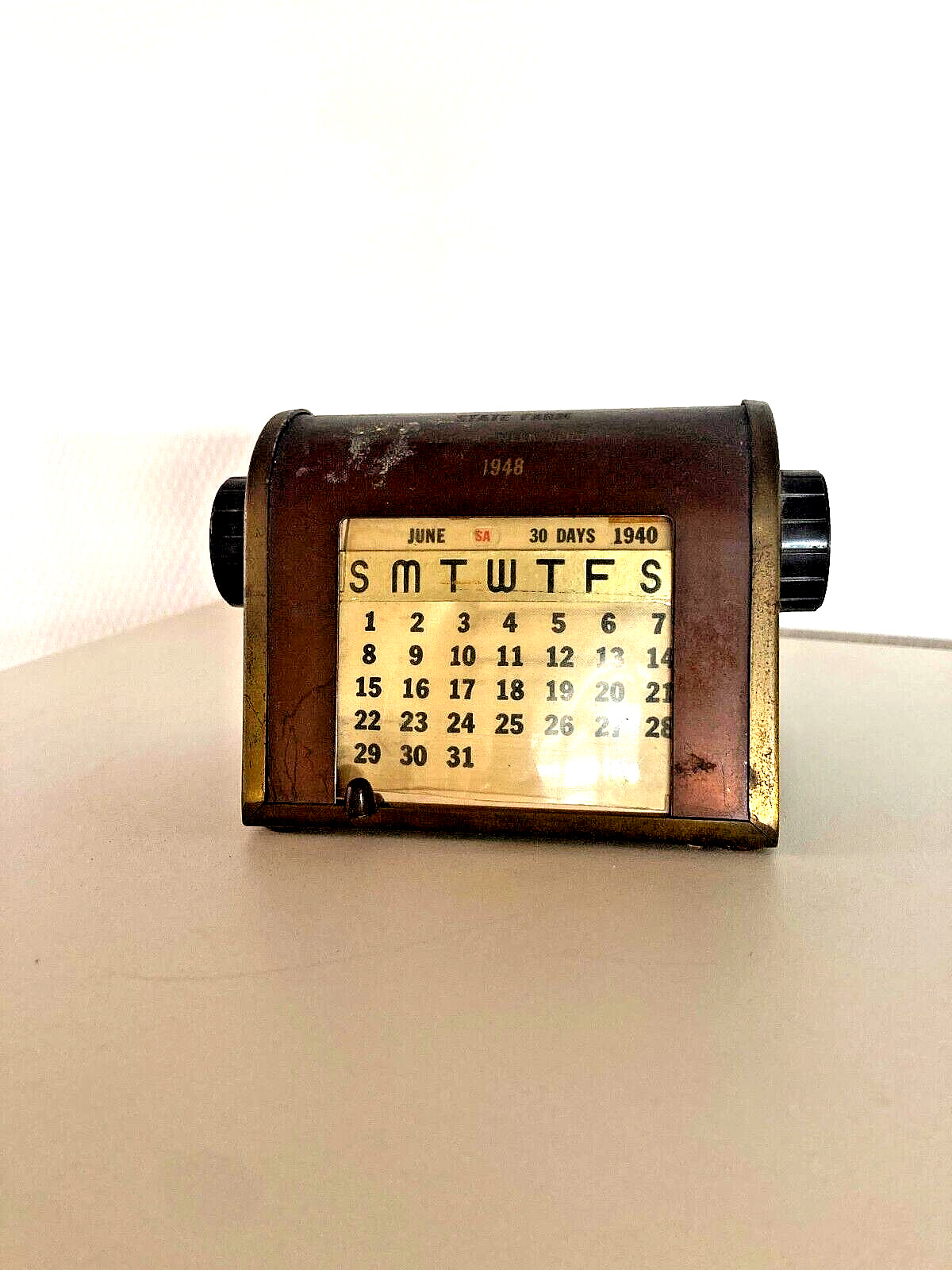 VINTAGE DECO 1940-1975 DESK TOP CALENDAR BATES DATE FINDER - BLADE RUNNER PROP!