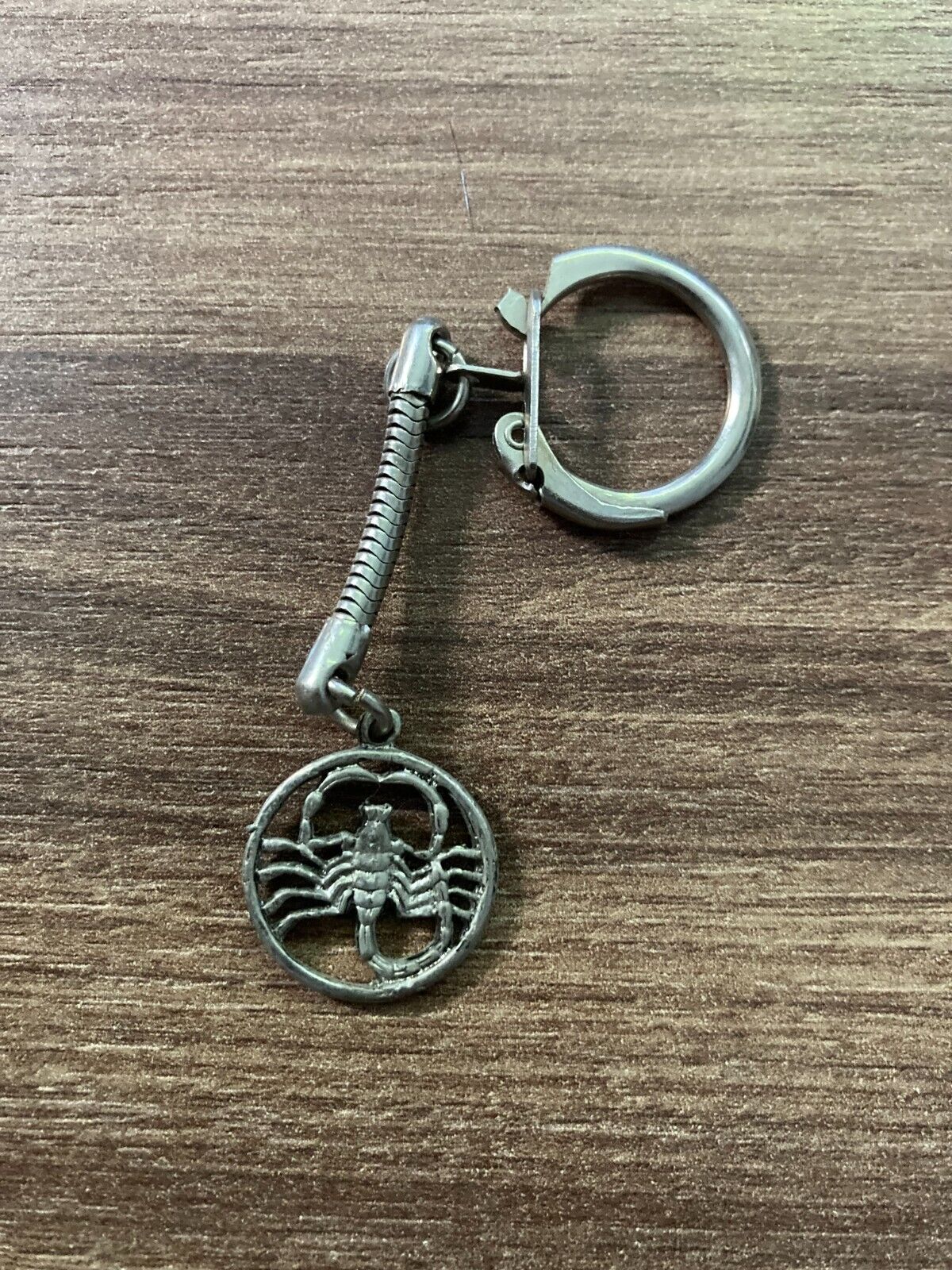 Vintage Scorpion Metal Keychain - Retro Zodiac Scorpio Charm