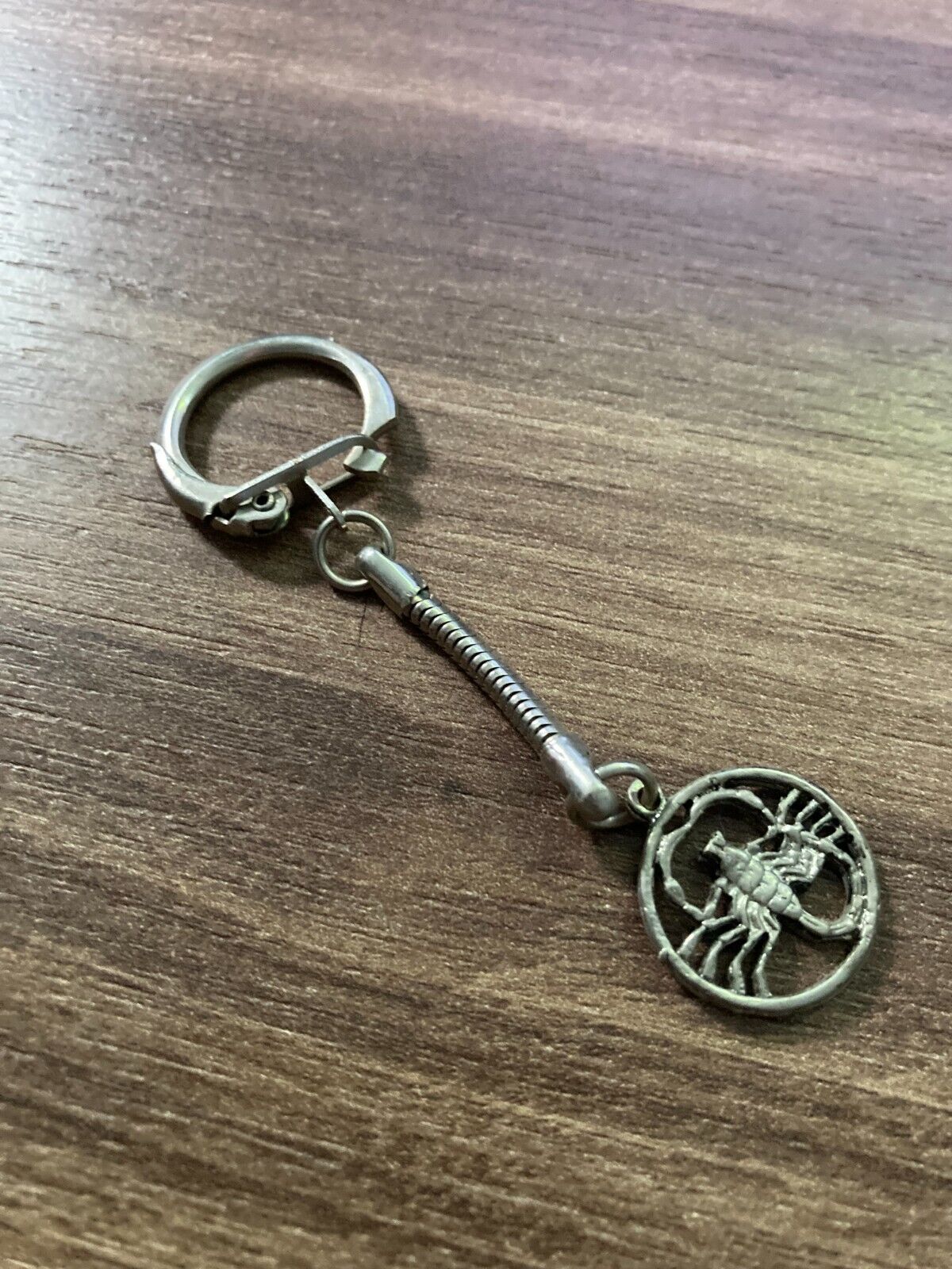 Vintage Scorpion Metal Keychain - Retro Zodiac Scorpio Charm