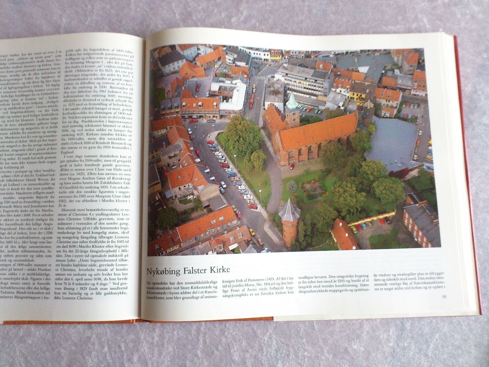 Danish Churches and Monasteries seen from the airDanish text1988