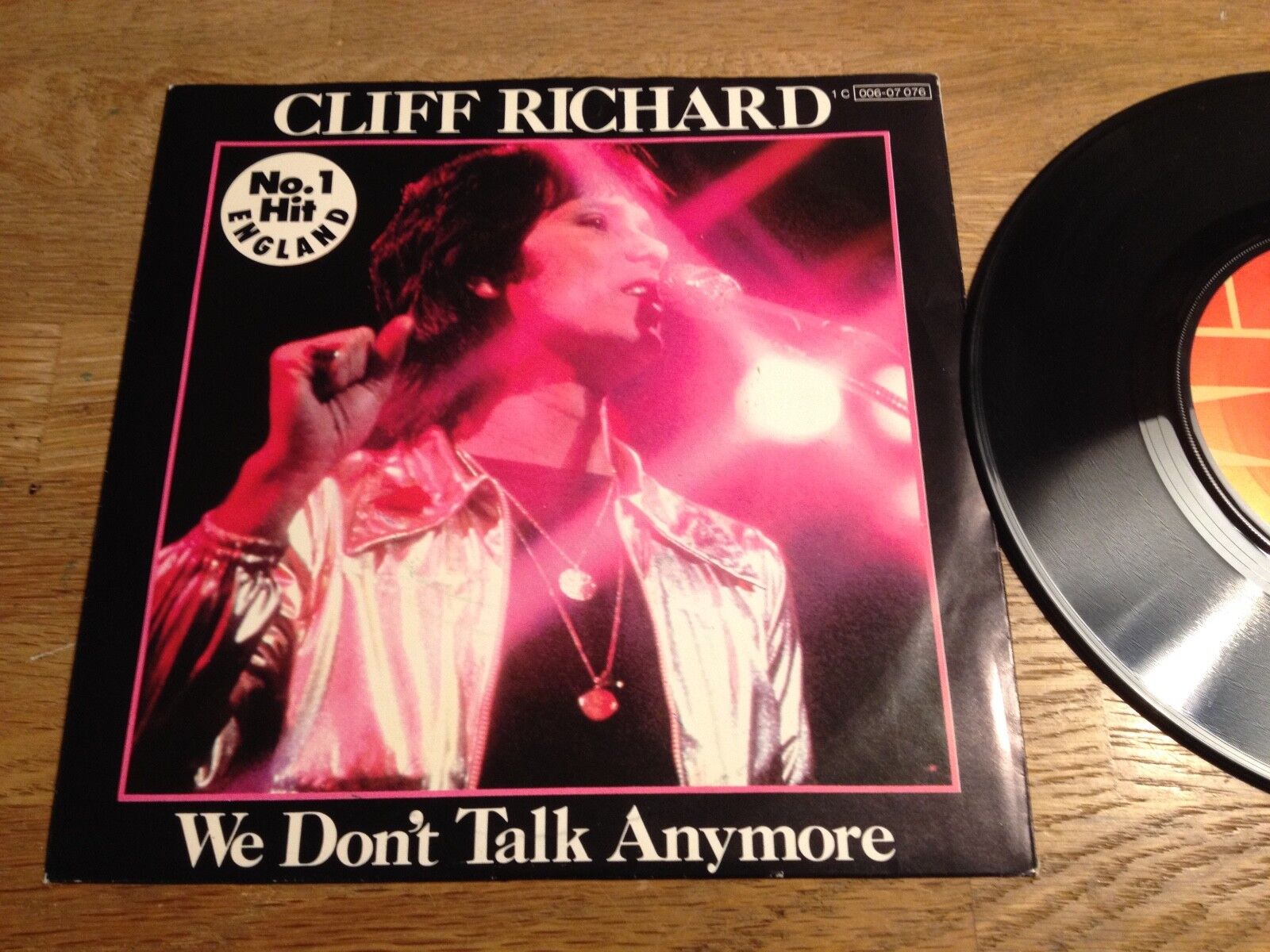 CLIFF RICHARD "WE DON´T TALK ANYMORE" WEST GERMAN 1979 7 INCH SINGLE EMI RECORDS