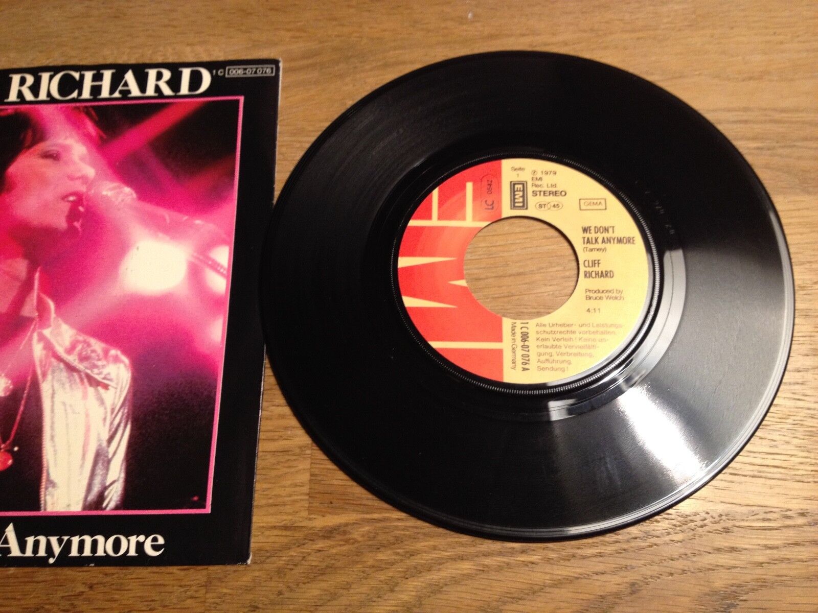 CLIFF RICHARD "WE DON´T TALK ANYMORE" WEST GERMAN 1979 7 INCH SINGLE EMI RECORDS