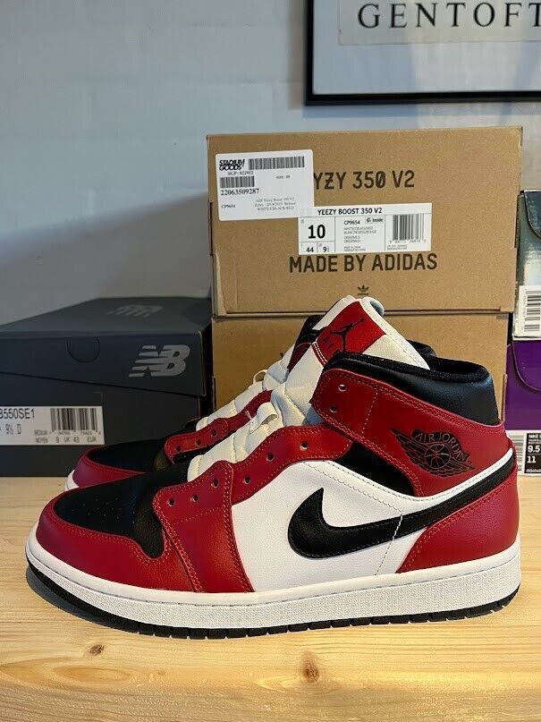 sneakers men jordan 1 mid chichago black toe