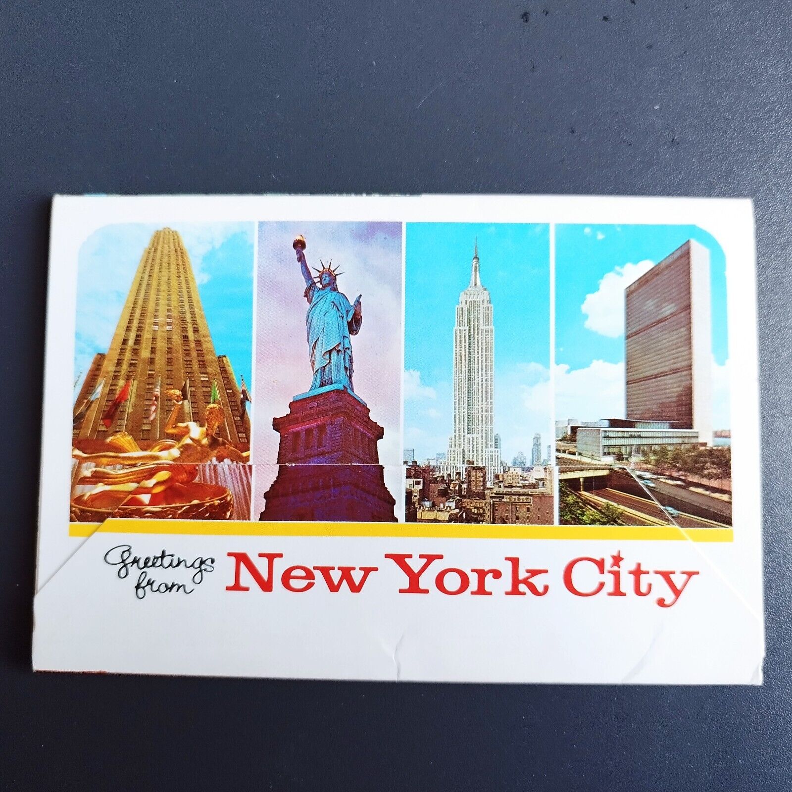 New York City  Postcard booklet with 12 great pictures- From 1980s