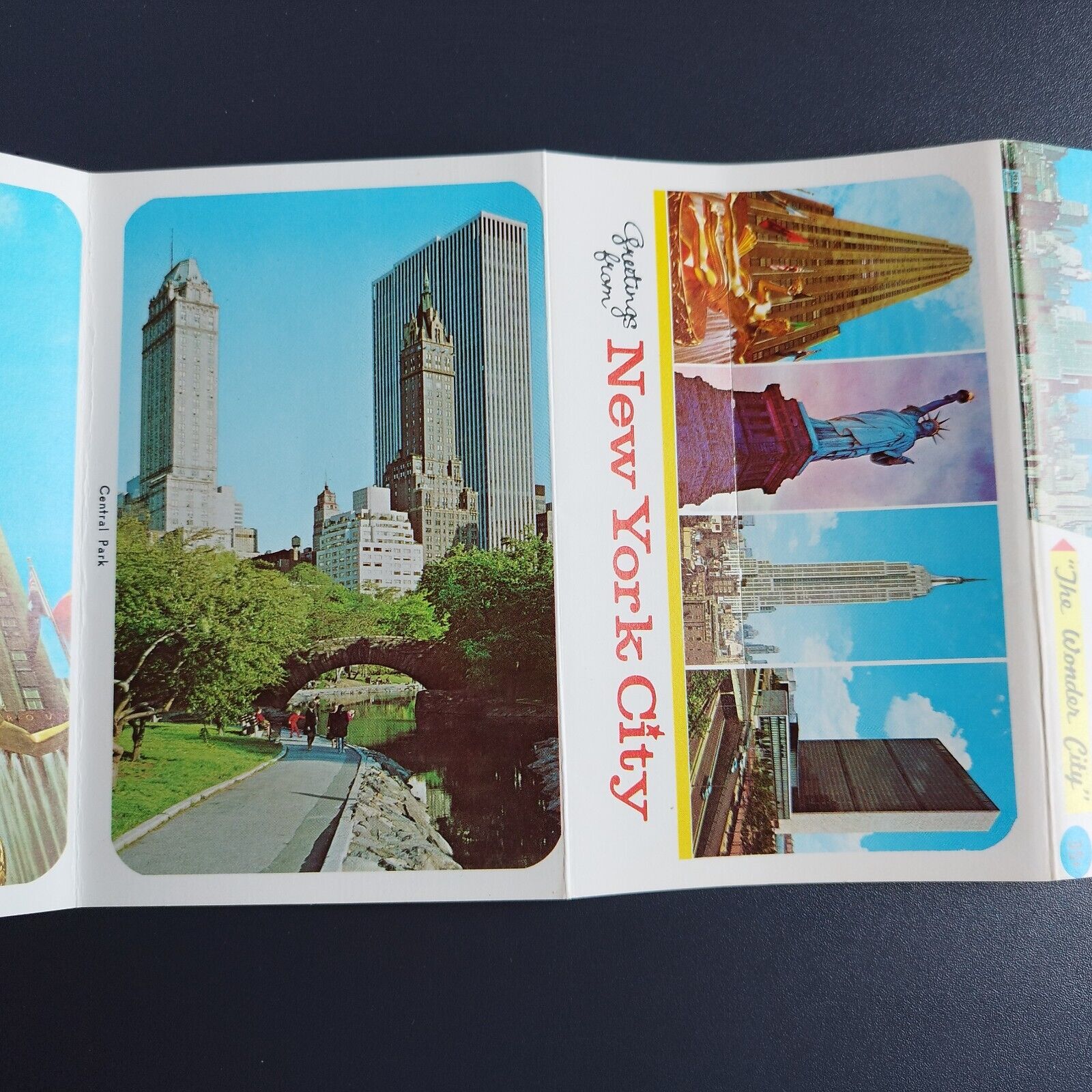 New York City  Postcard booklet with 12 great pictures- From 1980s