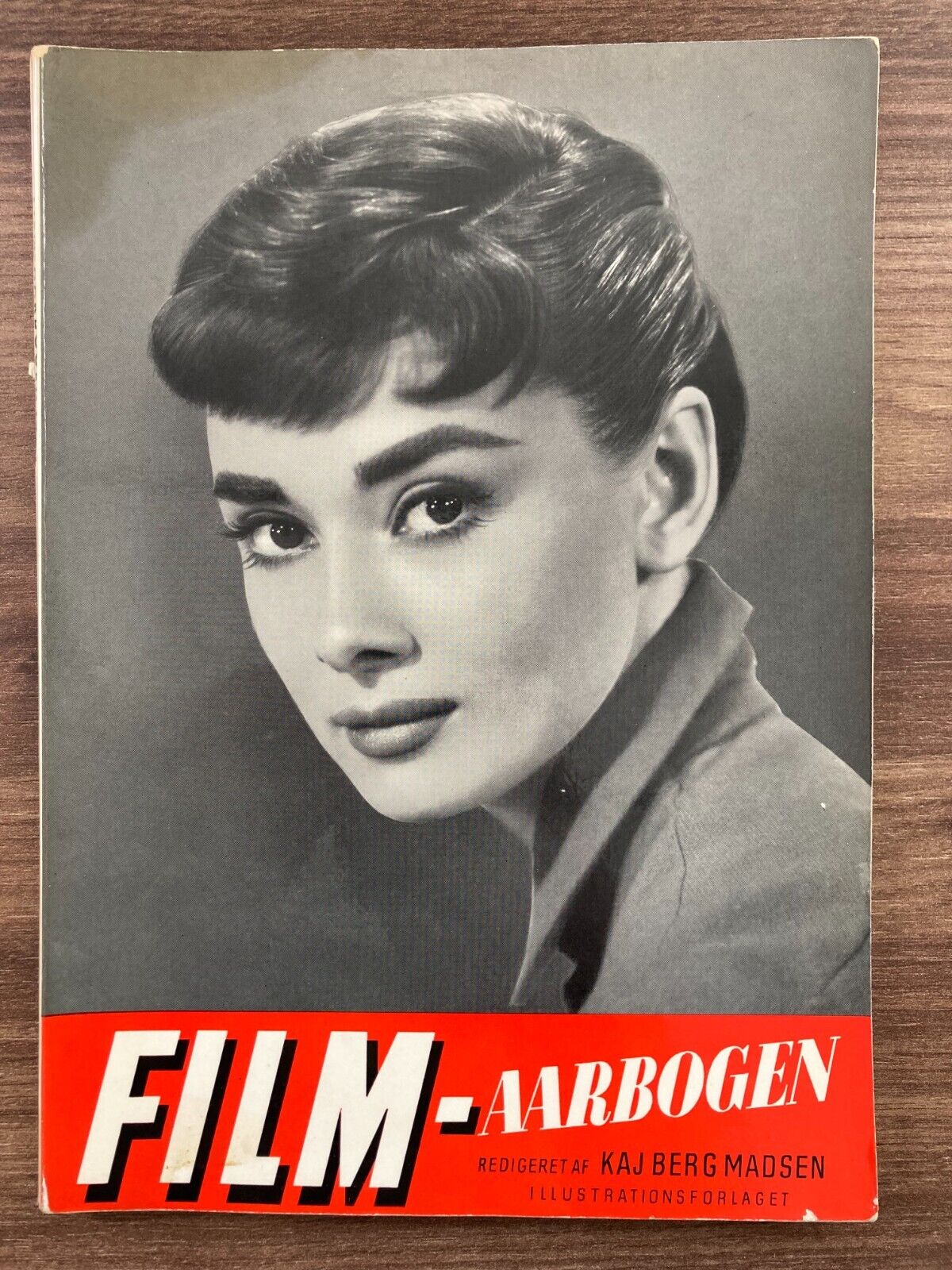 Audrey Hepburn on Cover Vintage Danish Magazine Booklet Film-Aarbogen 1954