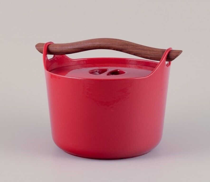 Timo Sarpaneva for Rosenlew Finland Cast iron pot in red enamel