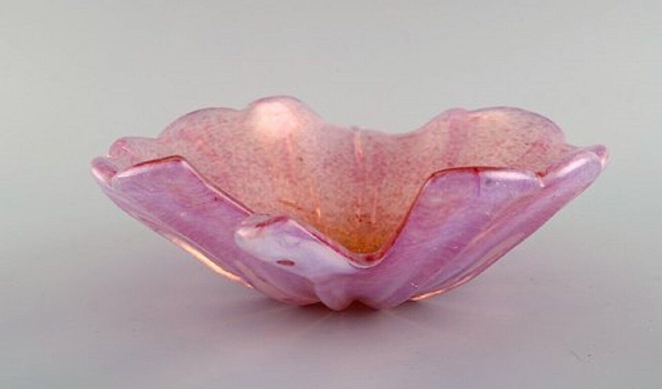 Barovier and Toso Venice Large leaf-shaped bowl in pink mouth-blown art glass