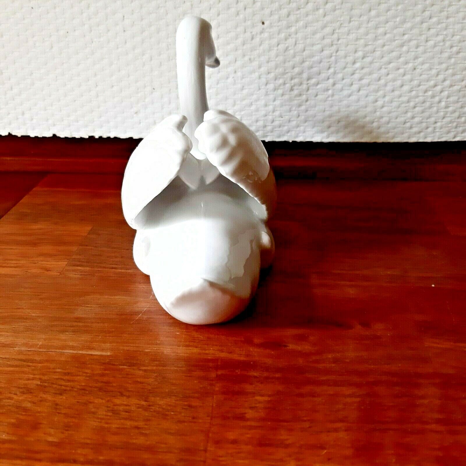 SWAN by Erik Nielsen for ROYAL COPENHAGEN Denmark # 073 Very Sweet