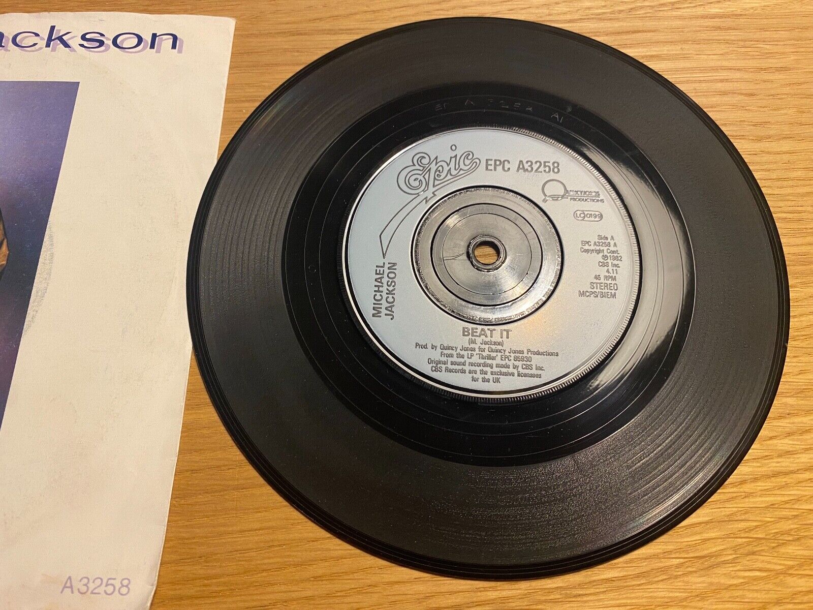 MICHAEL JACKSON "BEAT IT / BURN THIS DISCO OUT" 1982 1PRESS SINGLE EPIC RECORDS