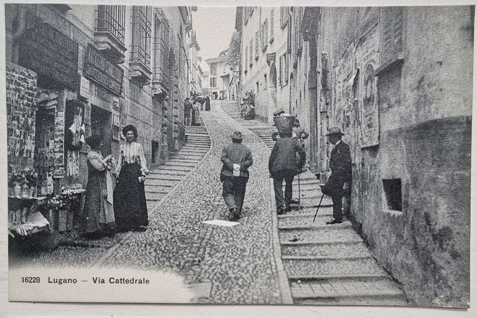 Two vintage un-used postcard´s with motifs from Lugano street life Italy 1910