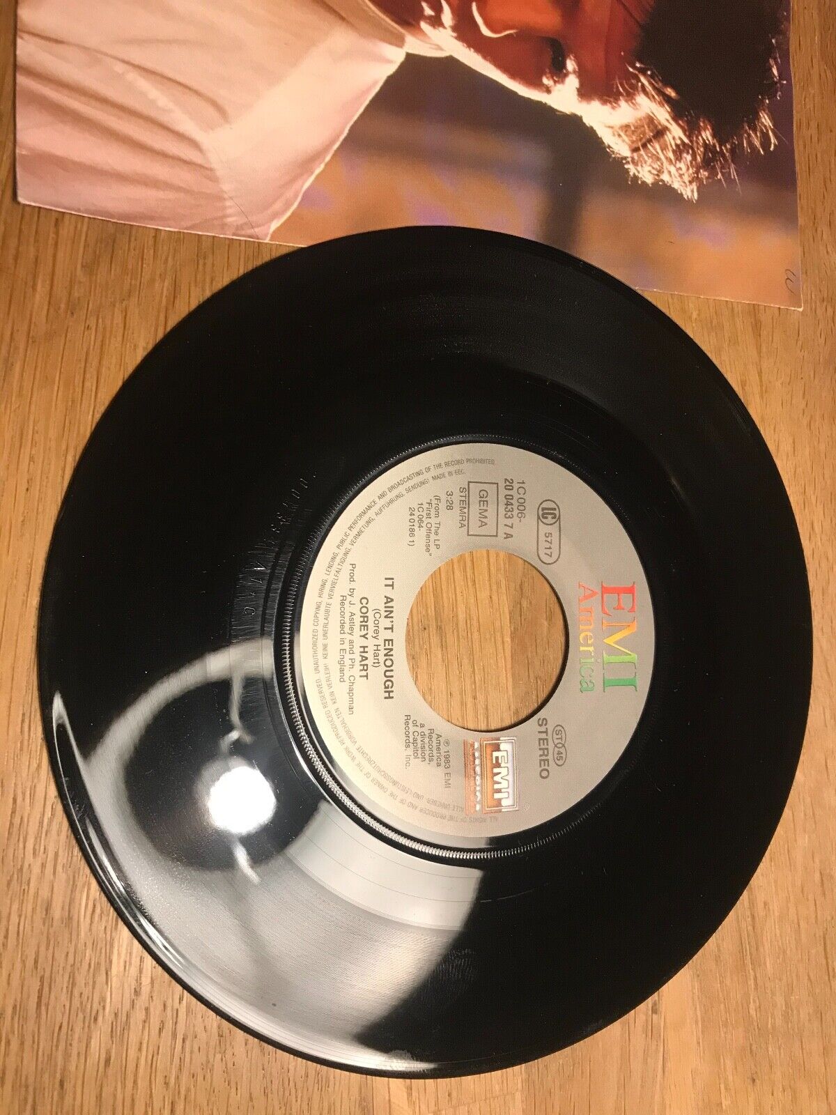 COREY HART "IT AIN´T ENOUGH/ARABY (SHE´S JUST A GIRL)" 1983 DUTCH VINYL SINGLE 7