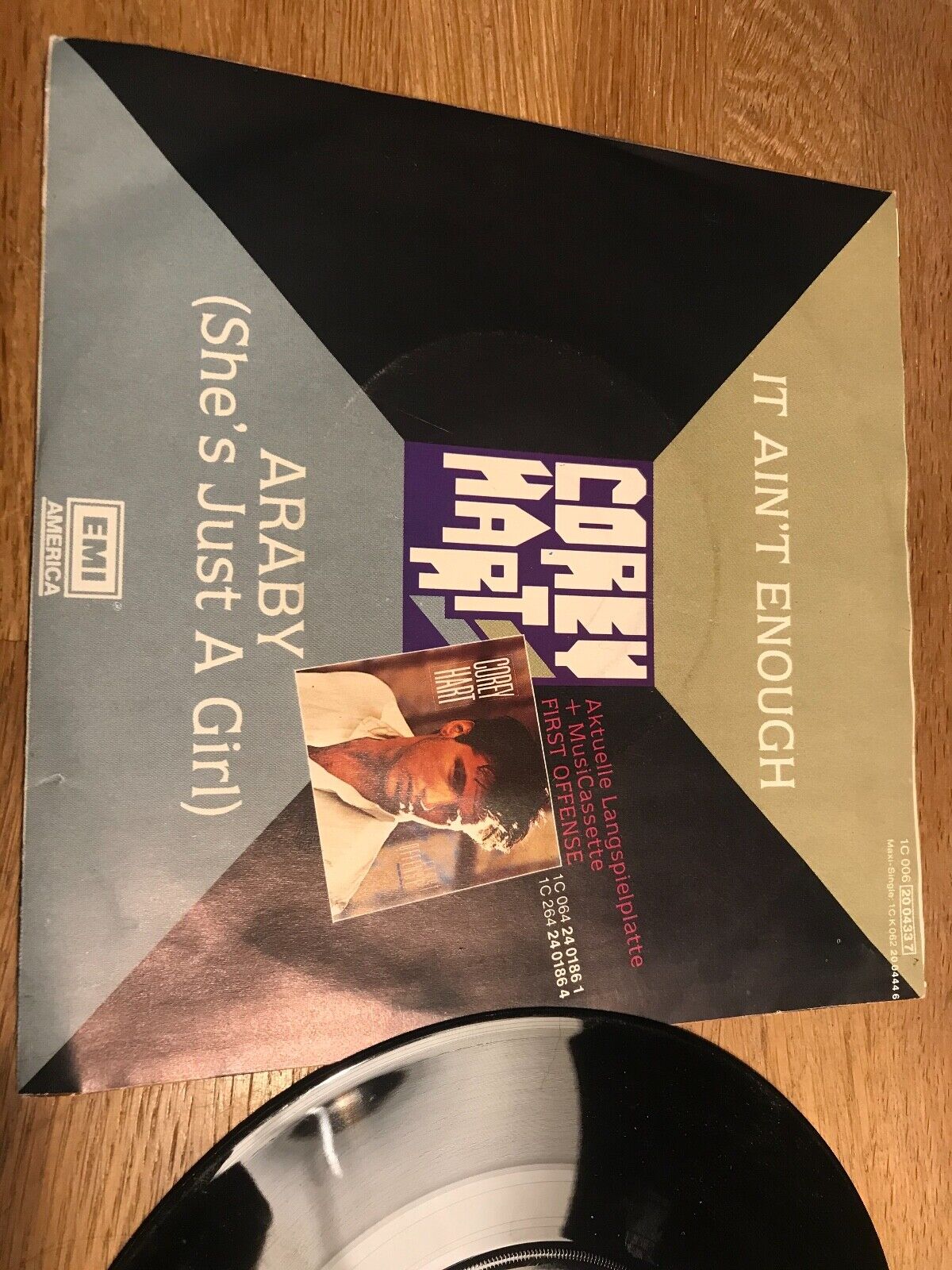 COREY HART "IT AIN´T ENOUGH/ARABY (SHE´S JUST A GIRL)" 1983 DUTCH VINYL SINGLE 7