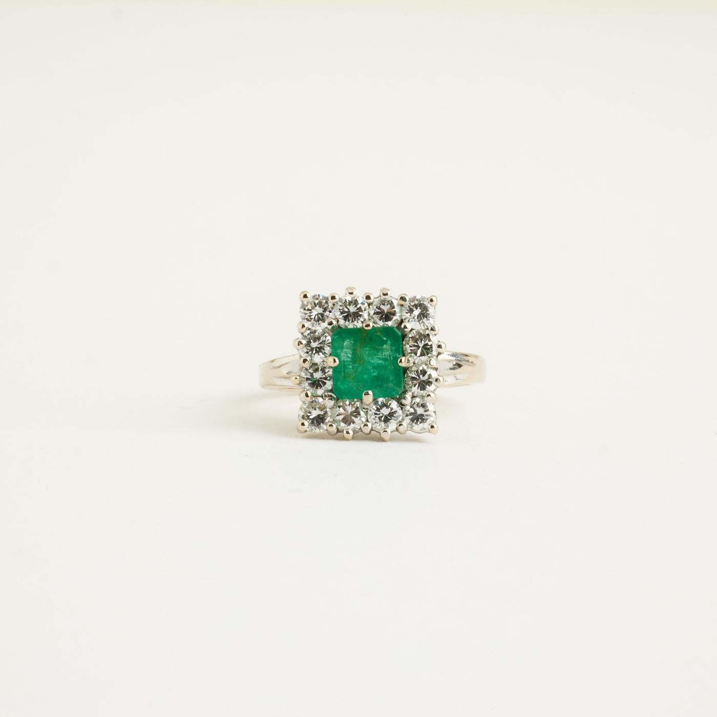 Ring with and emeraldwith diamond (084 ct) in 18K White gold size 5