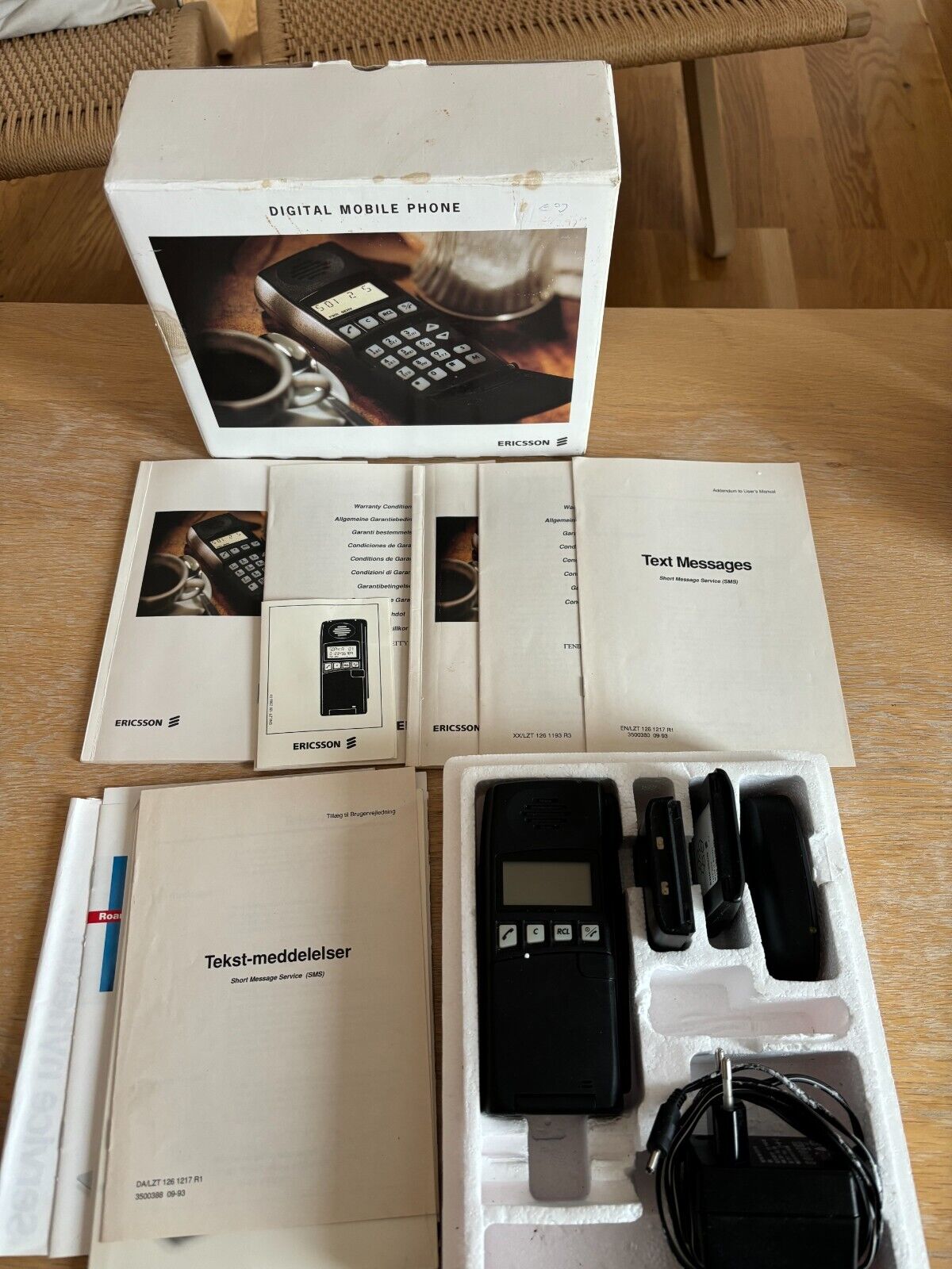 Ericsson 1513 (Vintage GSM mobile phone with box)