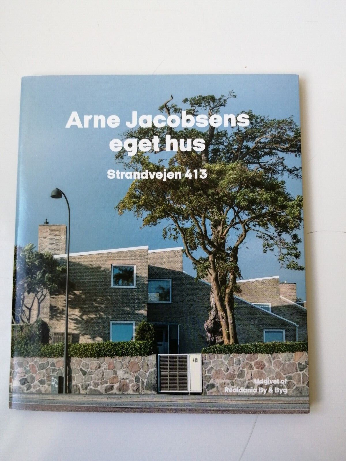 Danish bookletARNE JACOBSEN's Own HouseStrandvejen 413RARE36 pages2019