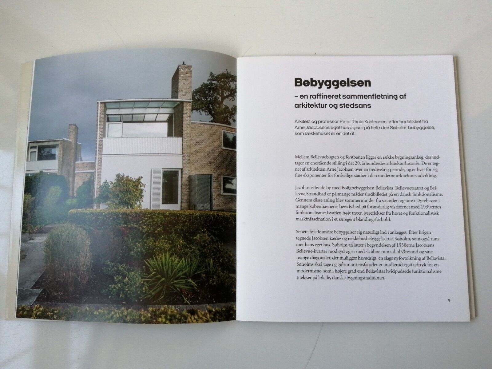 Danish bookletARNE JACOBSEN's Own HouseStrandvejen 413RARE36 pages2019