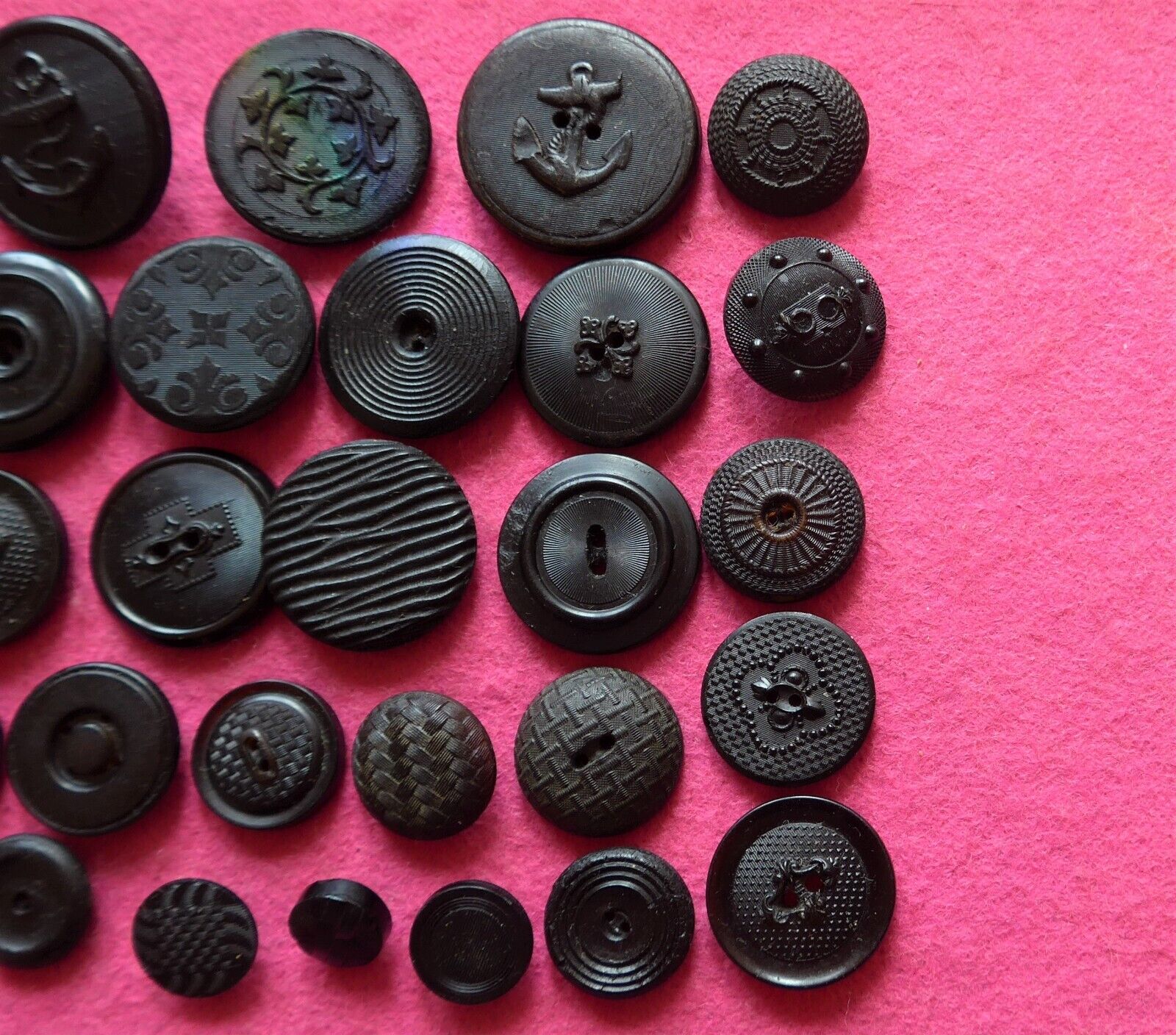 32 COLLECTABLE VICTORIAN ANTIQUE pressed BLACK BOVINE HORN buttons (21)