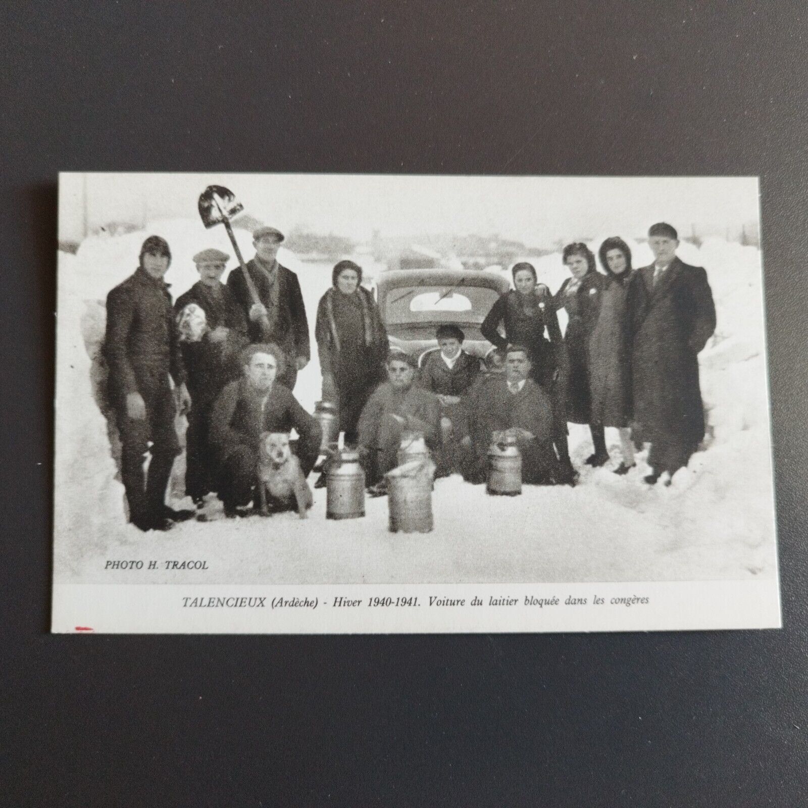 France -TALENCIEUX (Ardèche)-Hiver 1940-41Voiture du laitier bloquée dans 