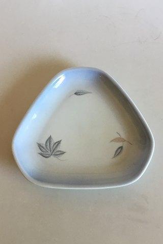 Bing  Grondahl Falling Leaves Triangular Cake Dish No 40