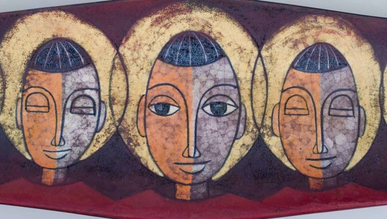 Michael Andersen Bornholm Large ceramic platter decorated with faces