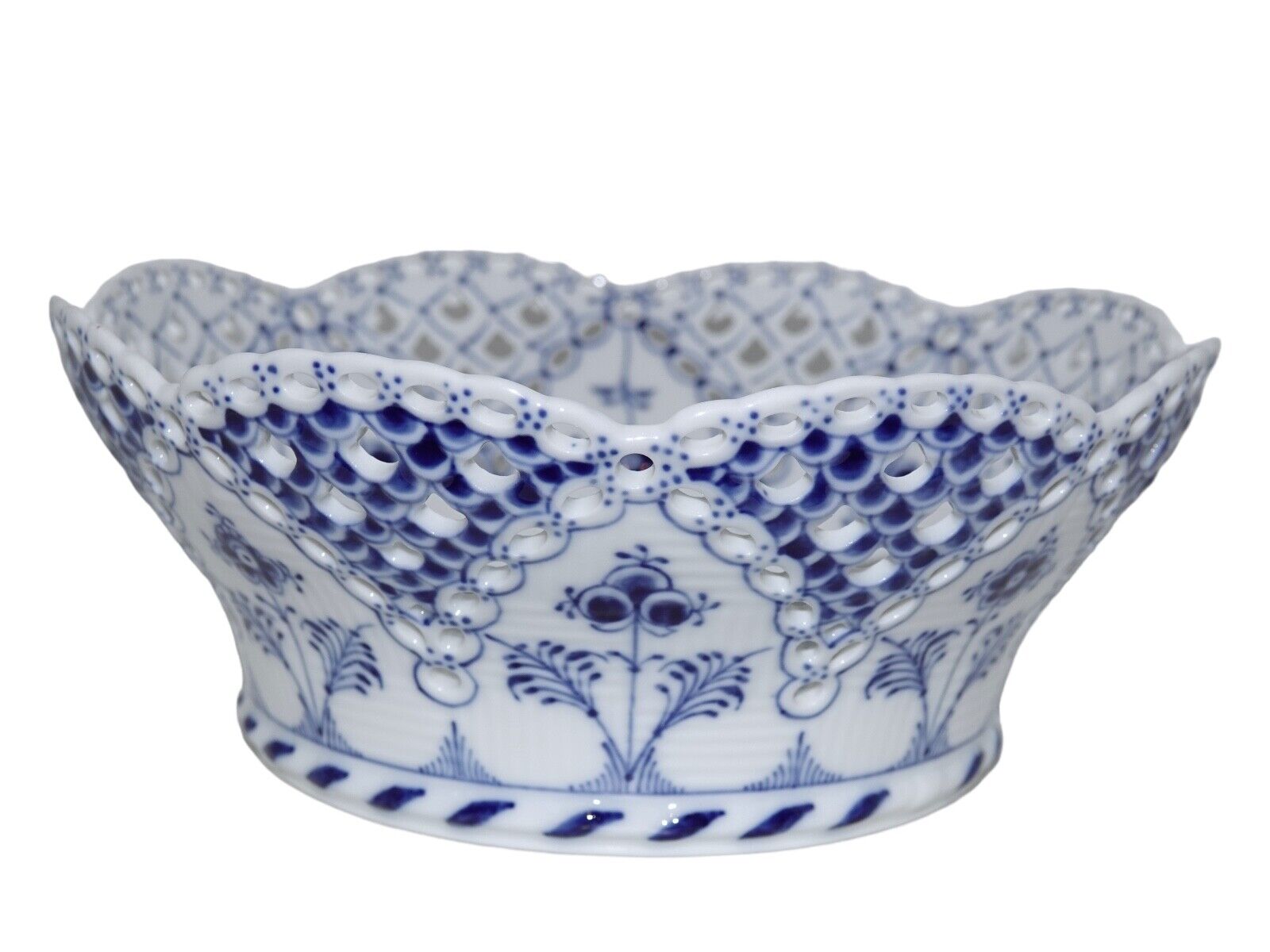 Royal Copenhagen Blue Fluted Full Lace round fruit bowl