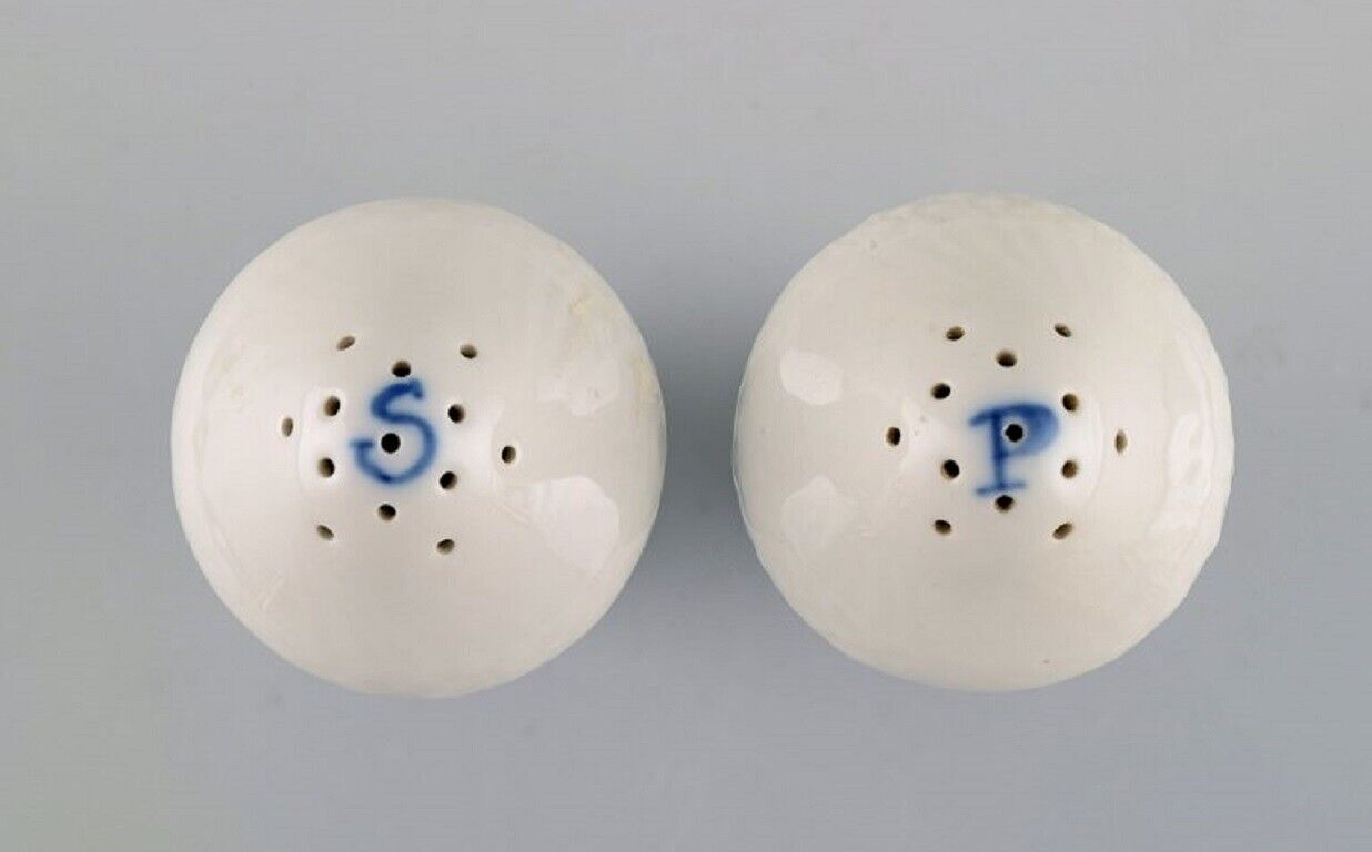 Royal Copenhagen Blue Flower Curved salt and pepper shaker