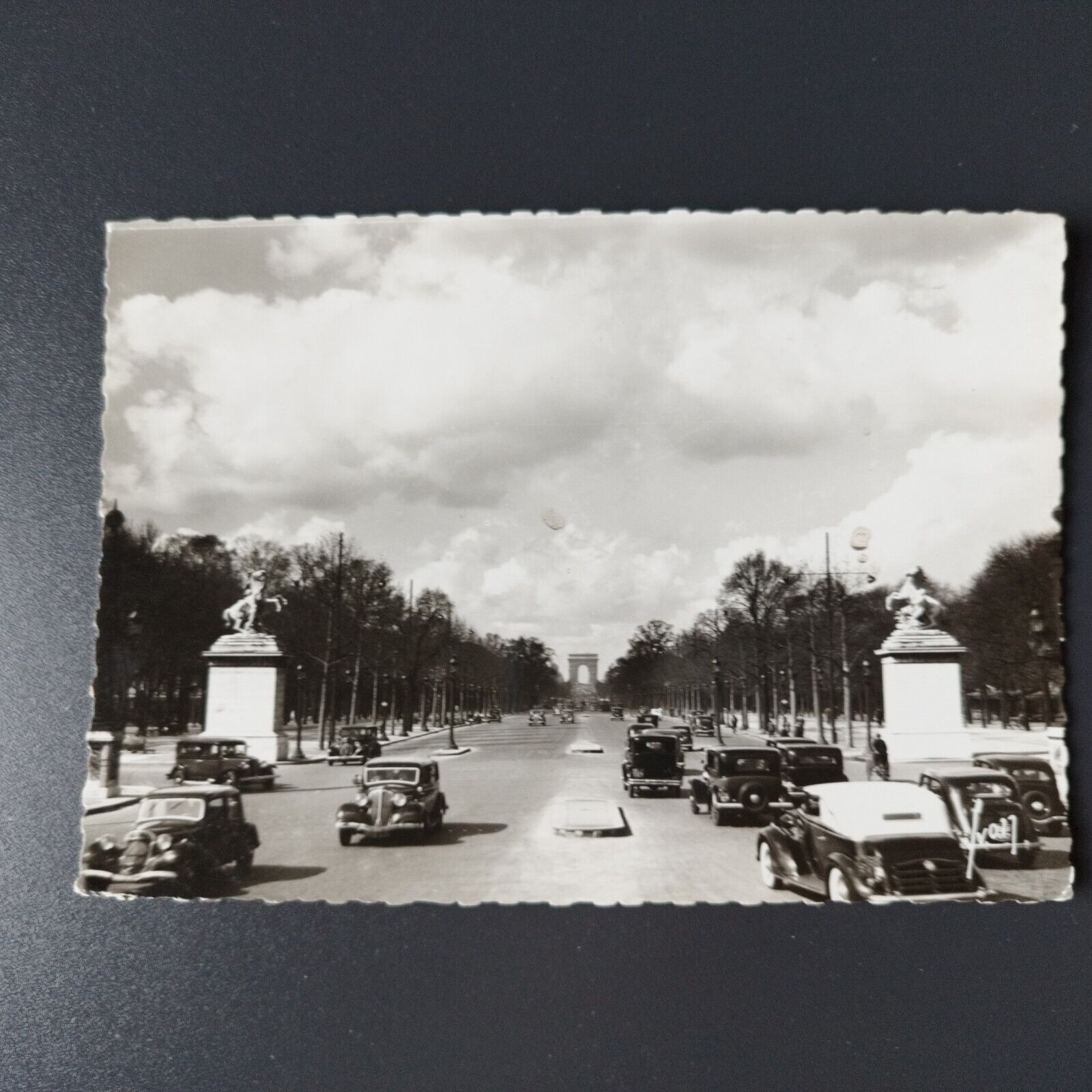 FranceParis Avenue des Champs-Élysées  Edition "Yvon" IB124