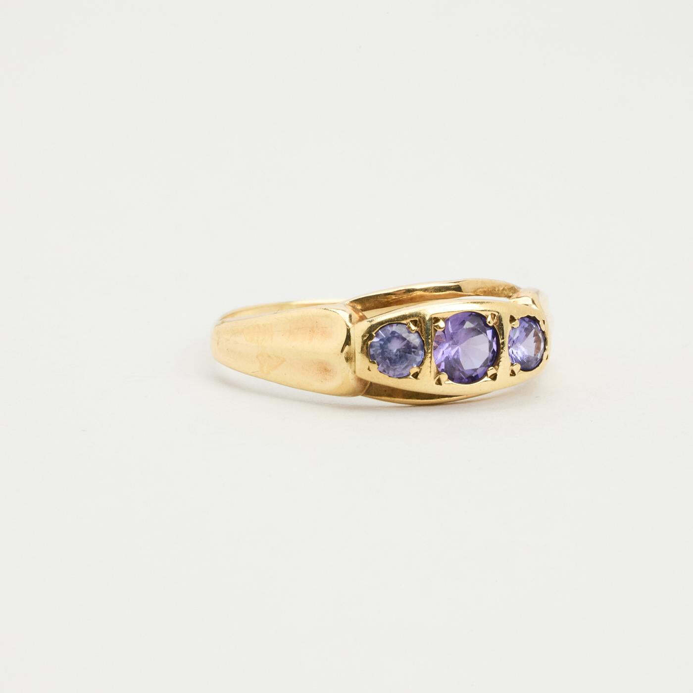 Ring with and synthetic sapphire in 8K Gold size 8 | Vintage Solid