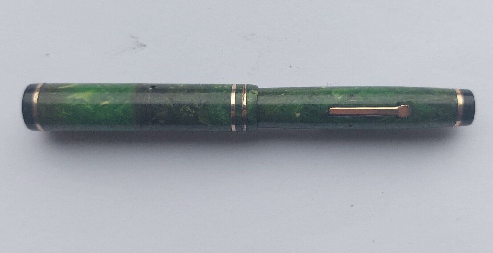 Vintage short green marbled Eversharp fountain pen