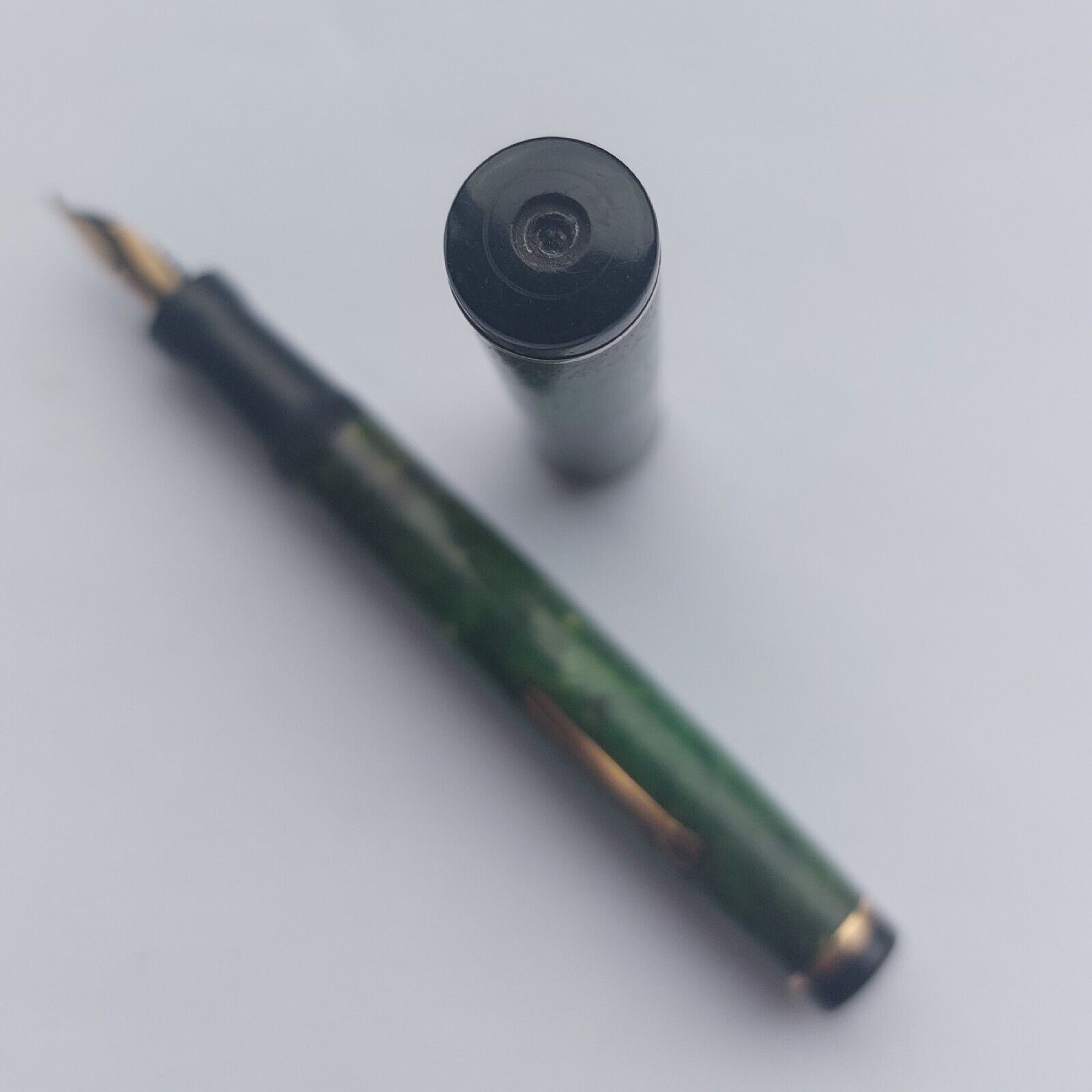 Vintage short green marbled Eversharp fountain pen