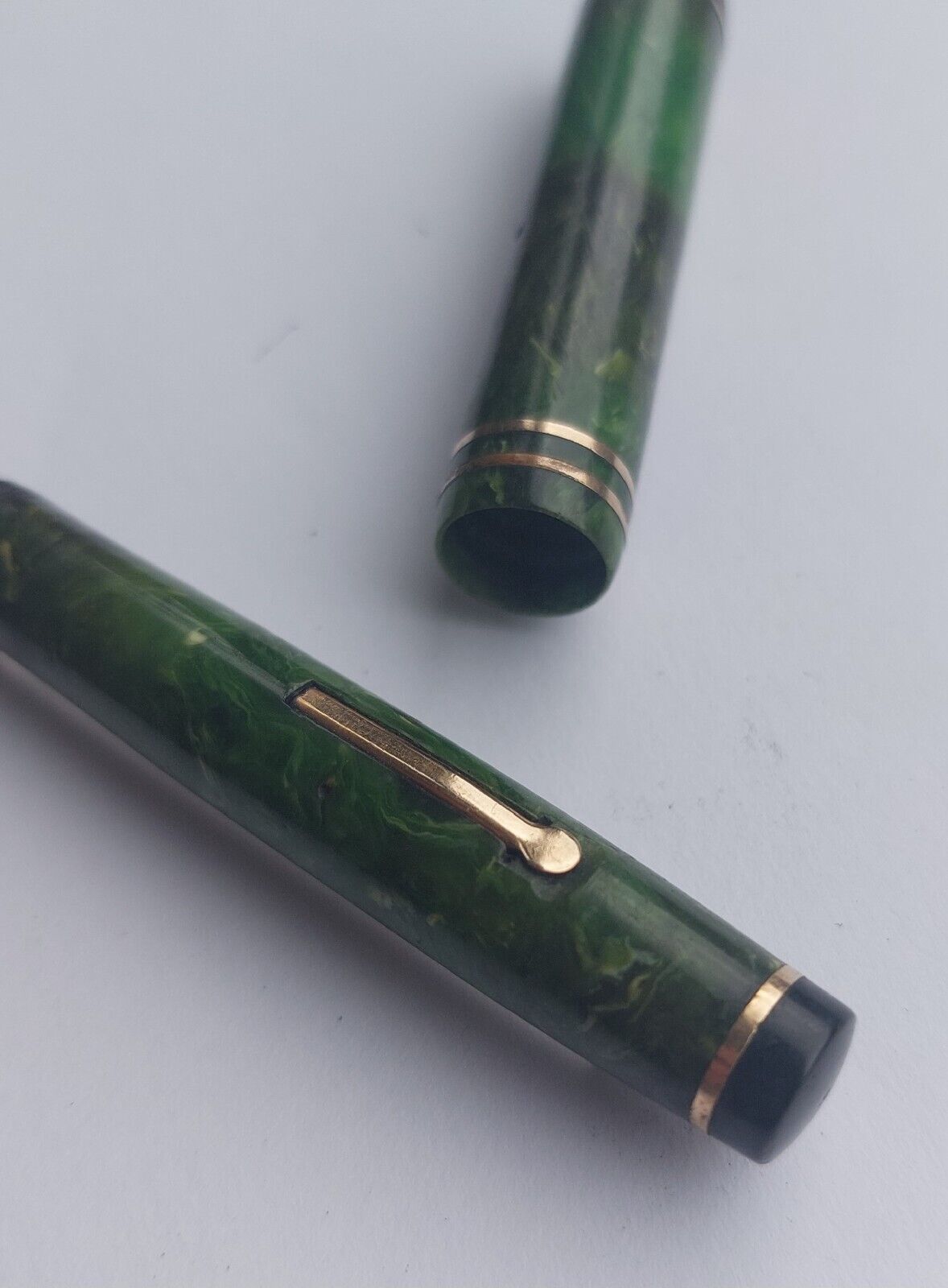 Vintage short green marbled Eversharp fountain pen