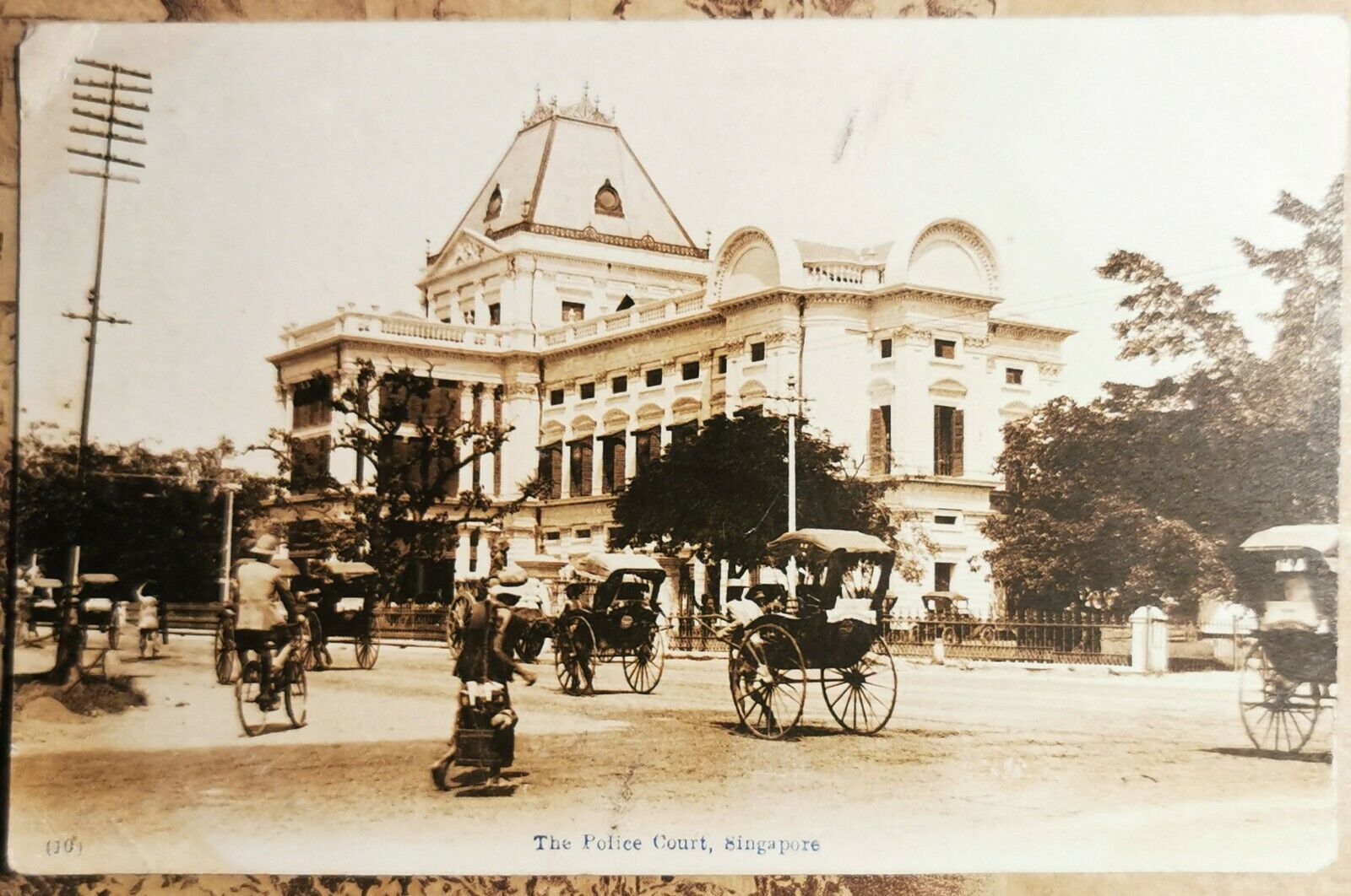 Old rickhaws postcard: Motif with the Police Court in Singapore c 1920 pok1391