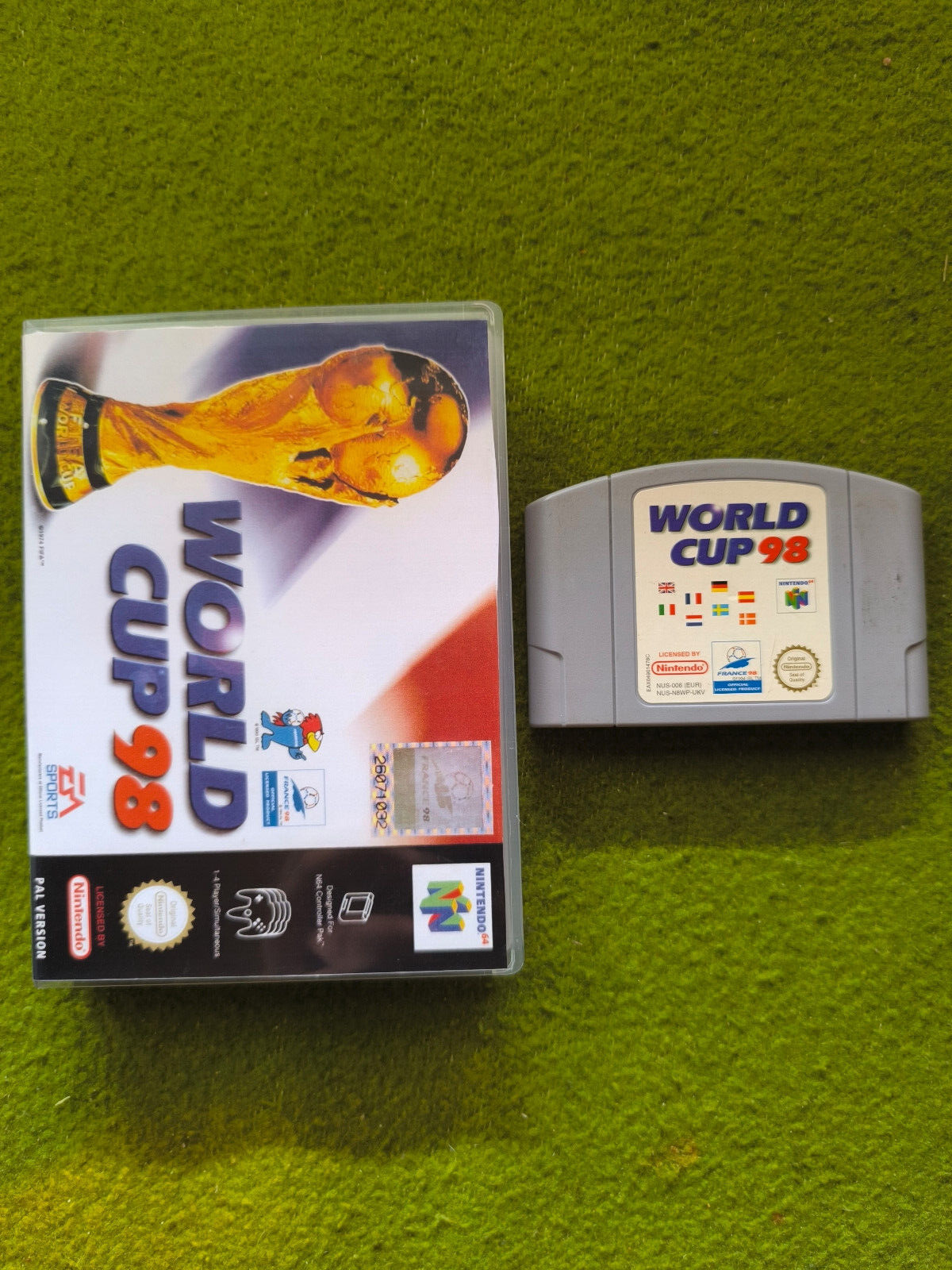 *Nintendo 64 N64* World Cup 98 + Universal Game Case - PAL