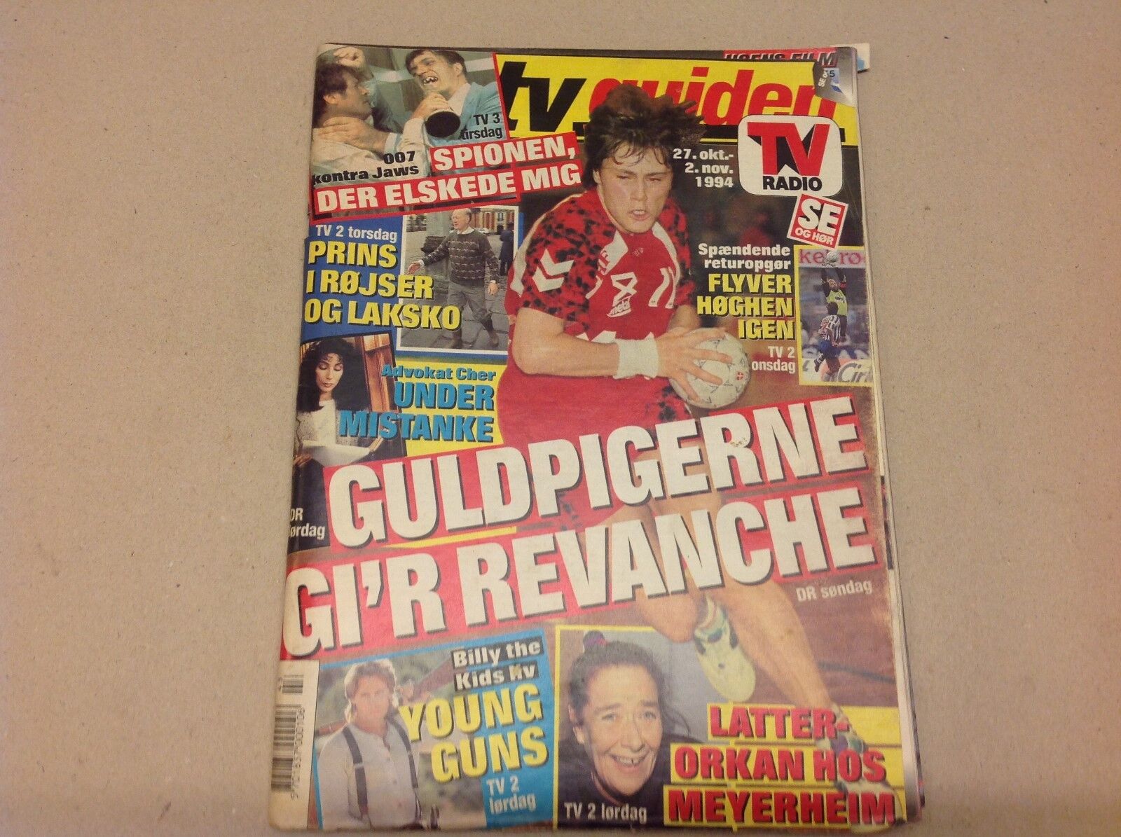 Kevin Costner Jason Priestley Front Cover Vtg Danish Magazine 1994 "Se og Hoer"