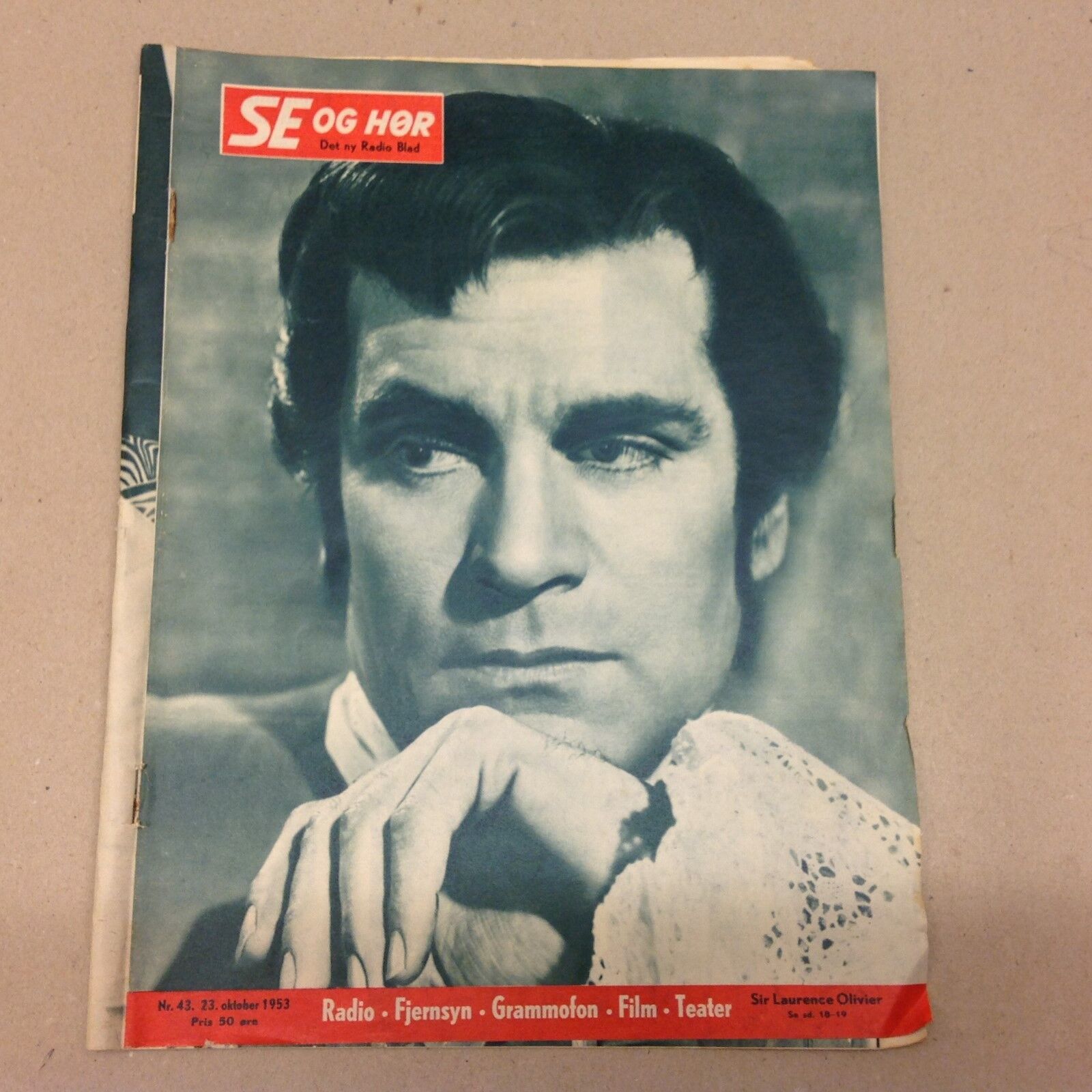 Sir Laurence Oliver on Front Cover Vintage Danish Magazine 1953 "Se og Hoer"