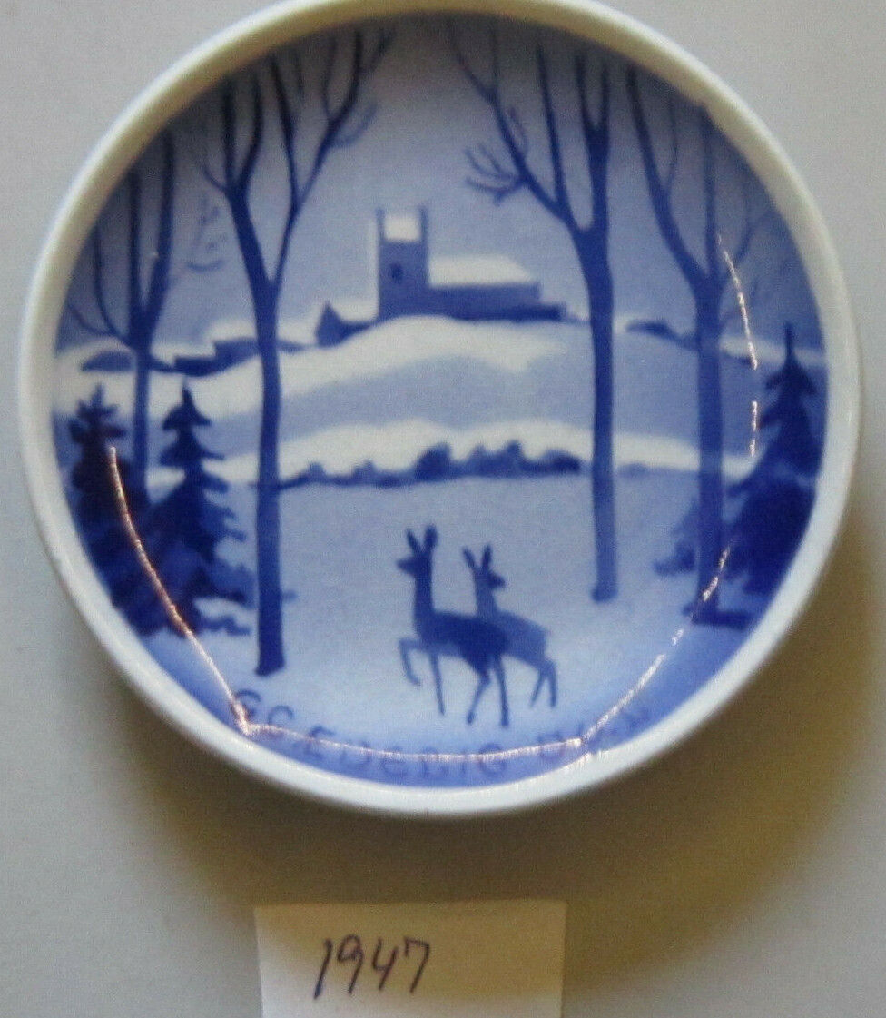 Royal Copenhagen Aluminia Christmas plaquette 1947  Dear in snow 8 cm