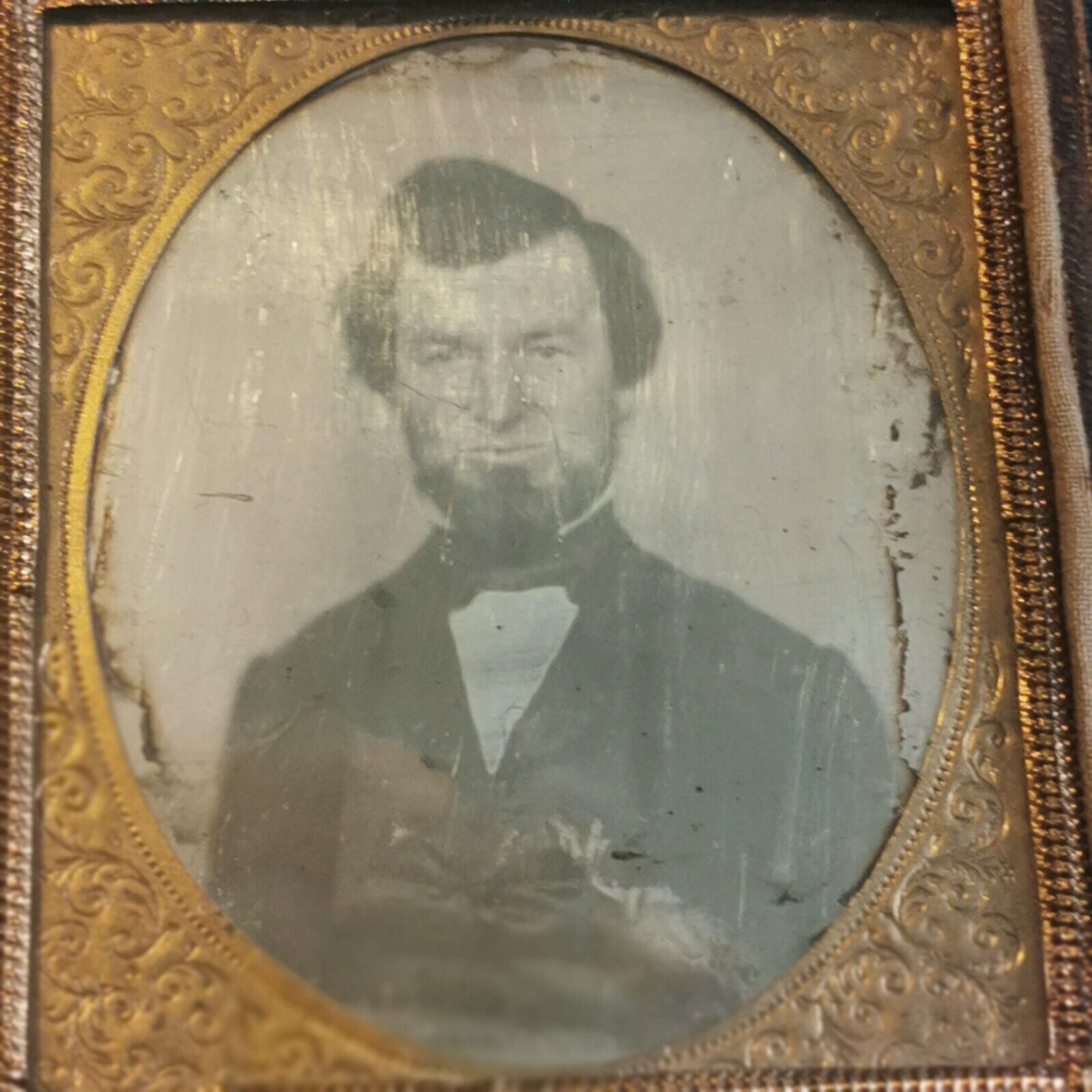 Antique photo: Portrait of gentleman with beard and tie in case frame c 1860