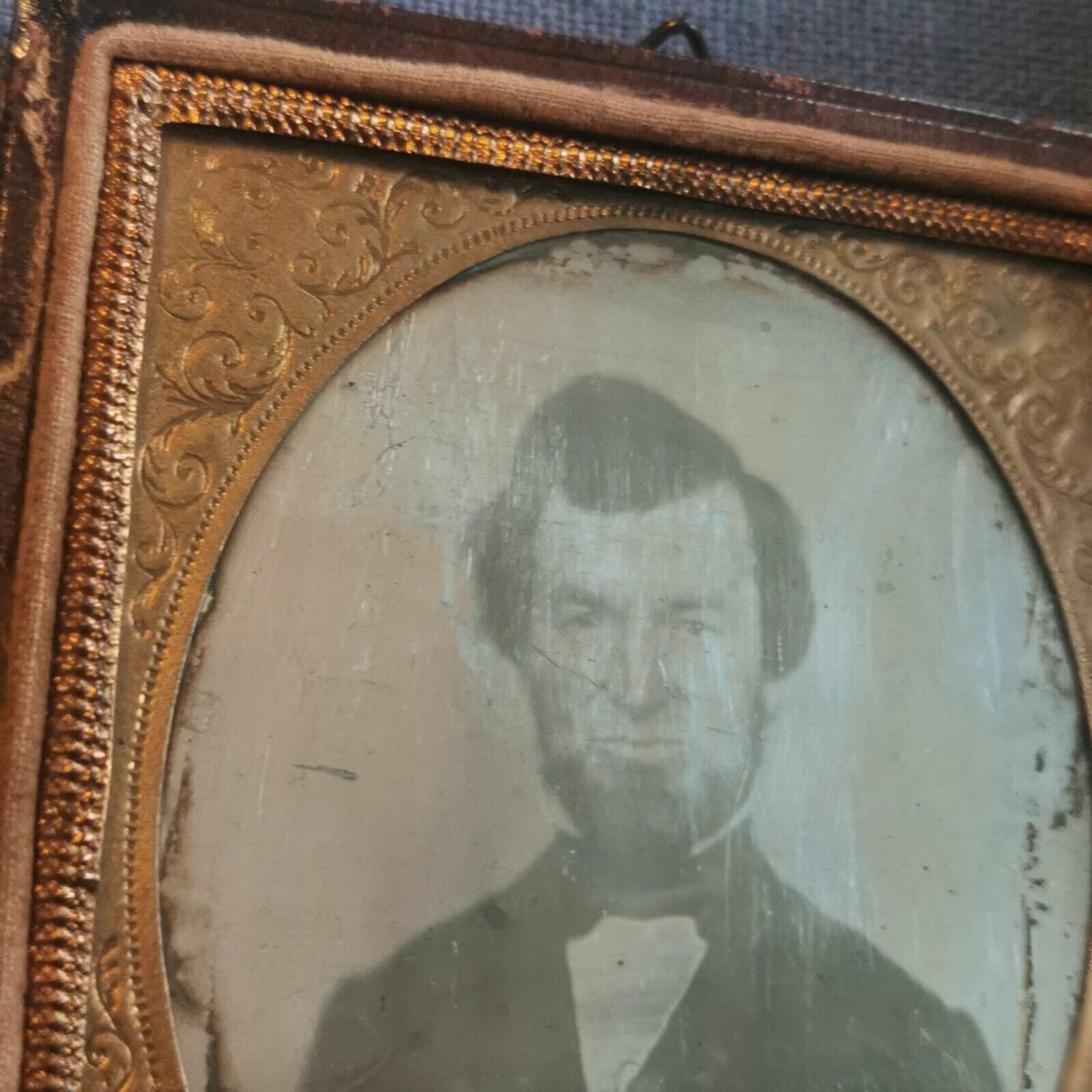 Antique photo: Portrait of gentleman with beard and tie in case frame c 1860