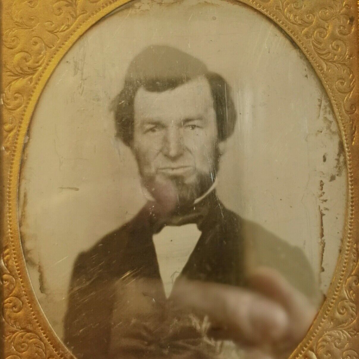 Antique photo: Portrait of gentleman with beard and tie in case frame c 1860