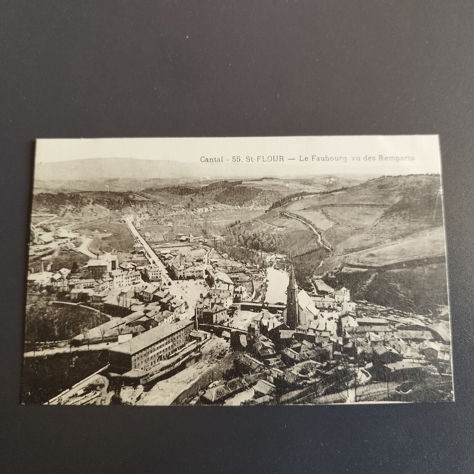 France-L'Auvergne-55-St-Flour-Le Faubourg vu des Remparts - 1910s