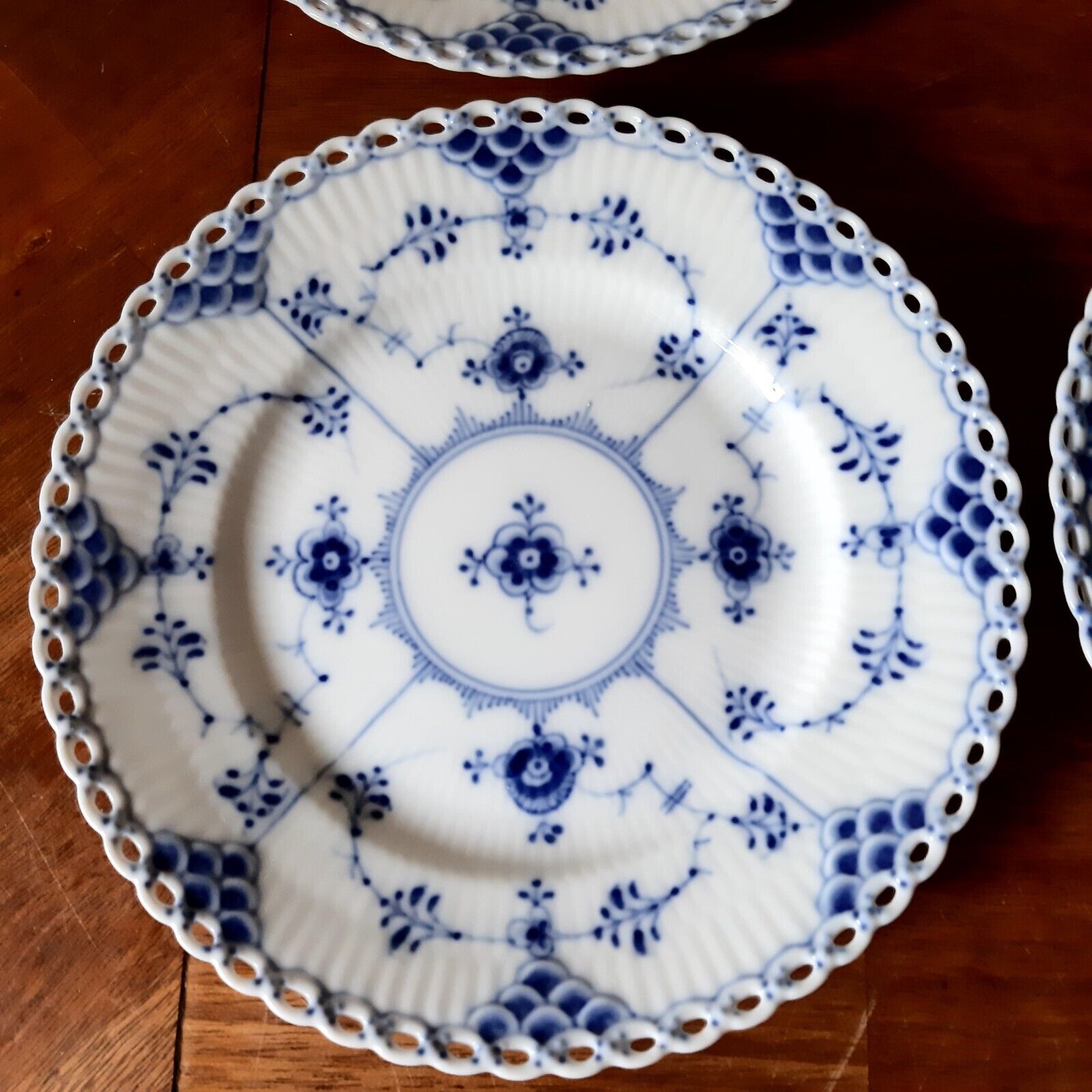 4 Old Plates 15 cm BLUE FLUTED FULL LACE # 1-1088 Royal Copenhagen 1937