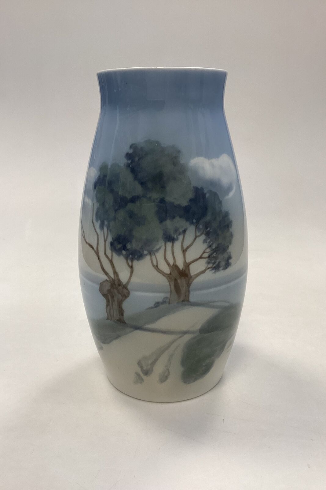 Bing og Grondahl Vase - Traeer ved vejen No 576/5247