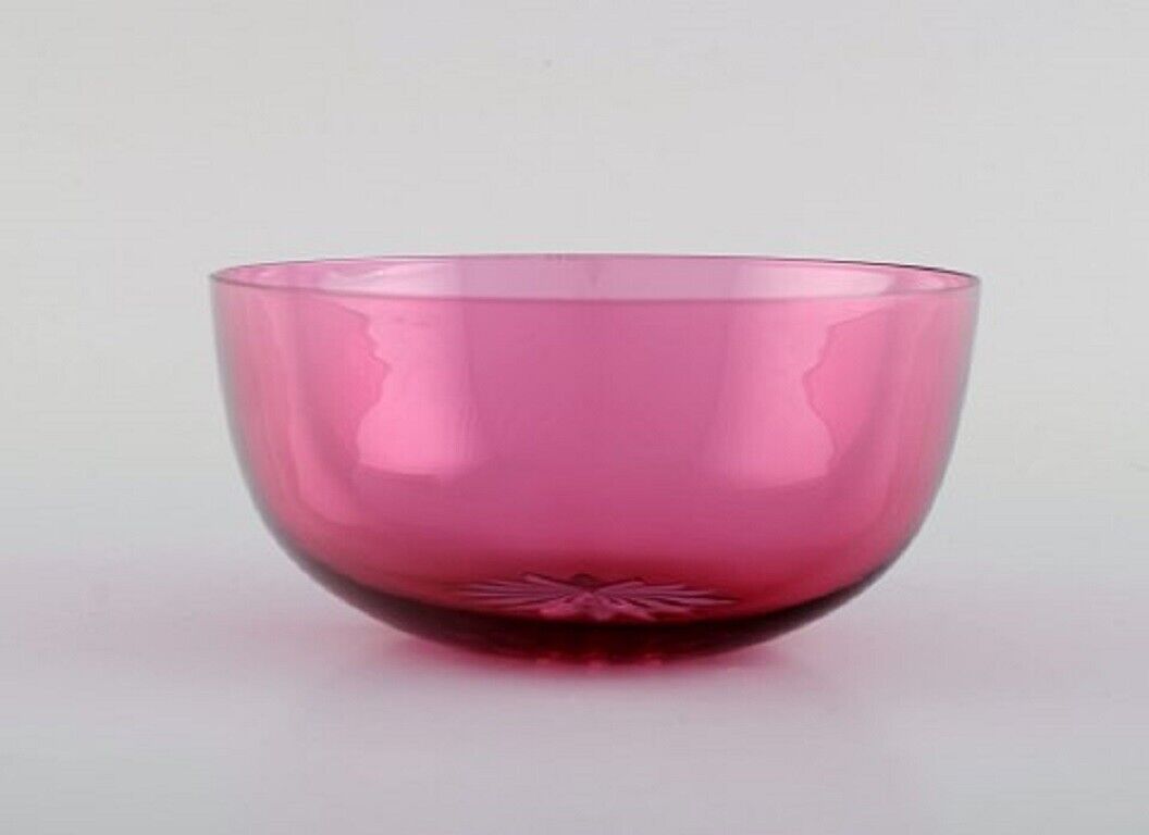 Set of twelve Holmegaard bowls in pink art glass Danish design mid-20th C