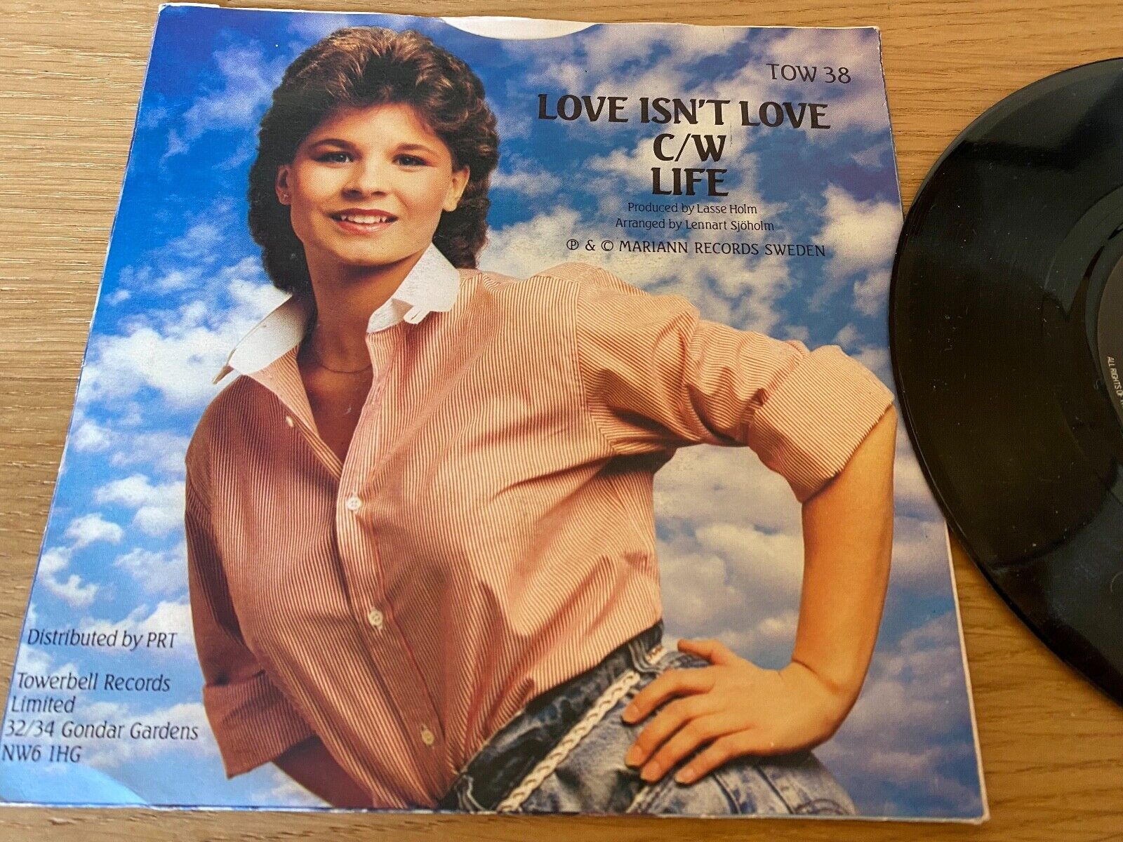 CAROLA HAGKVIST "LOVE ISN´T LOVE"  1983 UK PRESS 7" SINGLE EUROVISION WINNER 7"