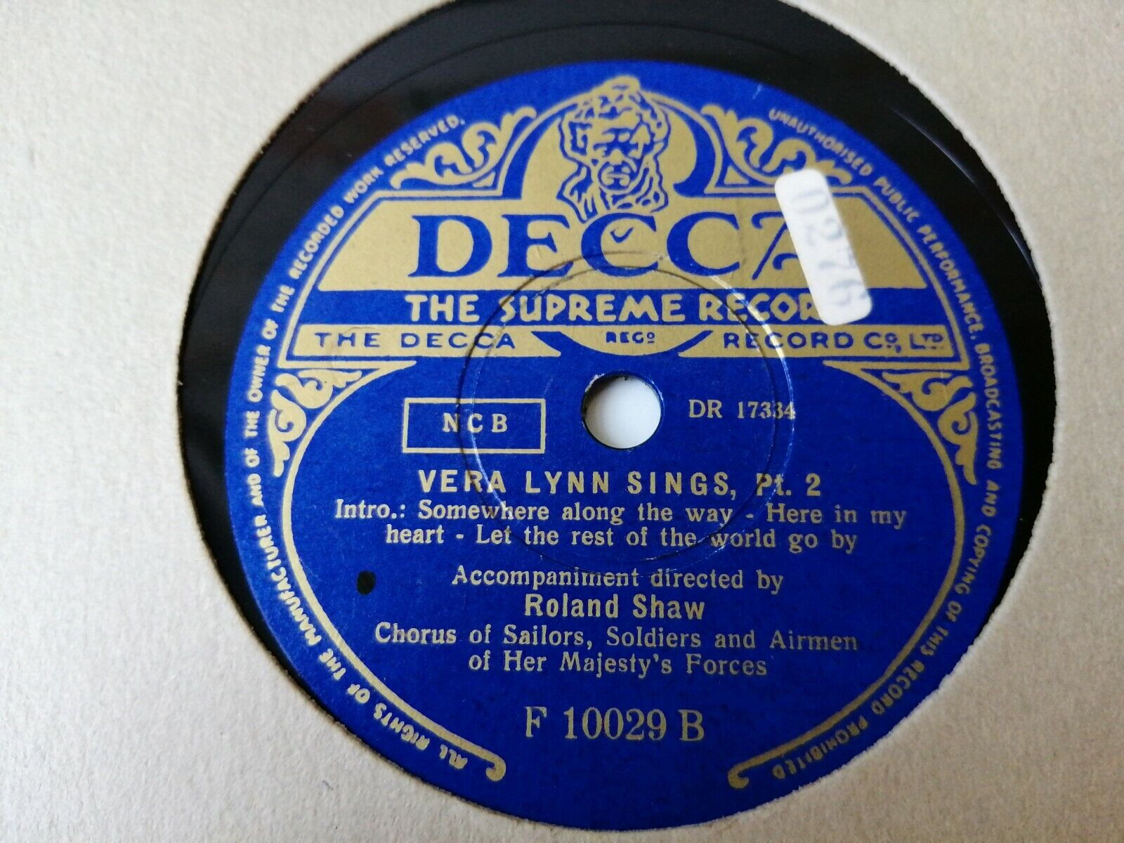 78 RPM  shellacVera Lynn sings wchorus of SailorsSoldiers and Airmen