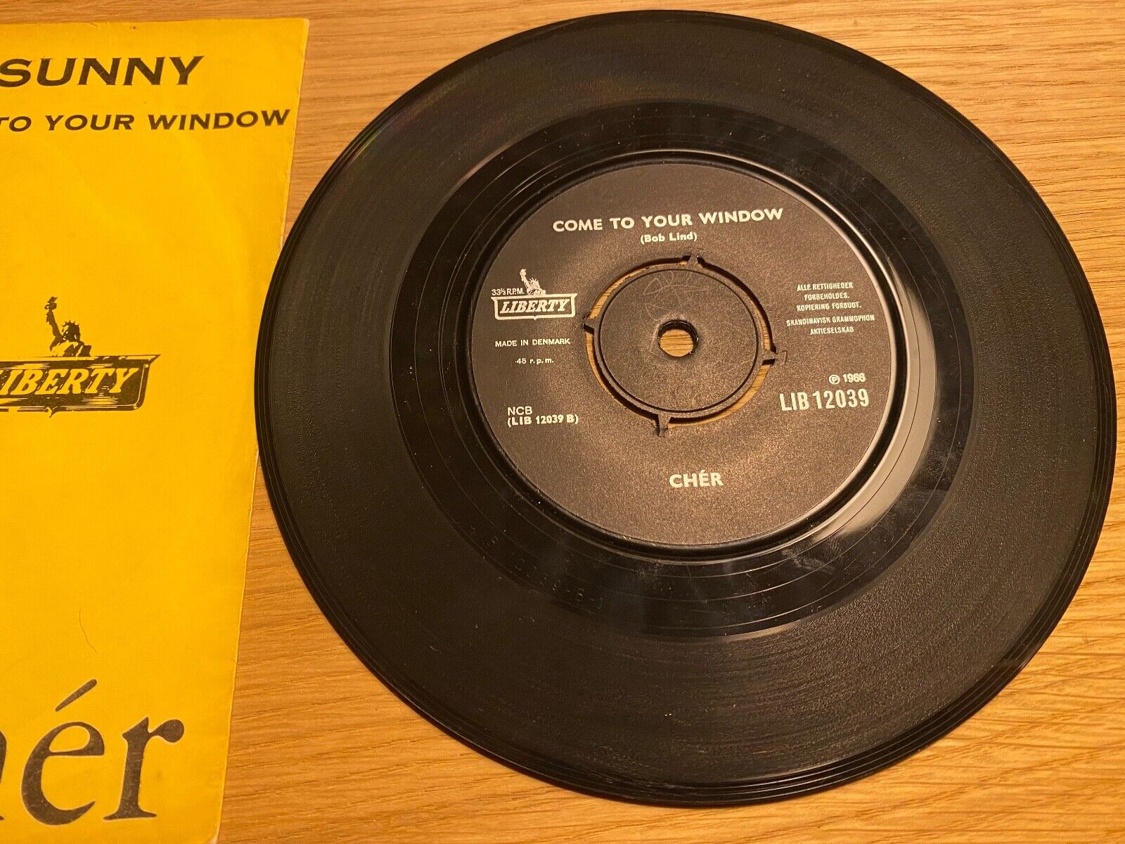 CHÈR "SUNNY / COME TO YOUR WINDOW" 1966 LIBERTY RECORDS MADE IN DENMARK RARE OOP