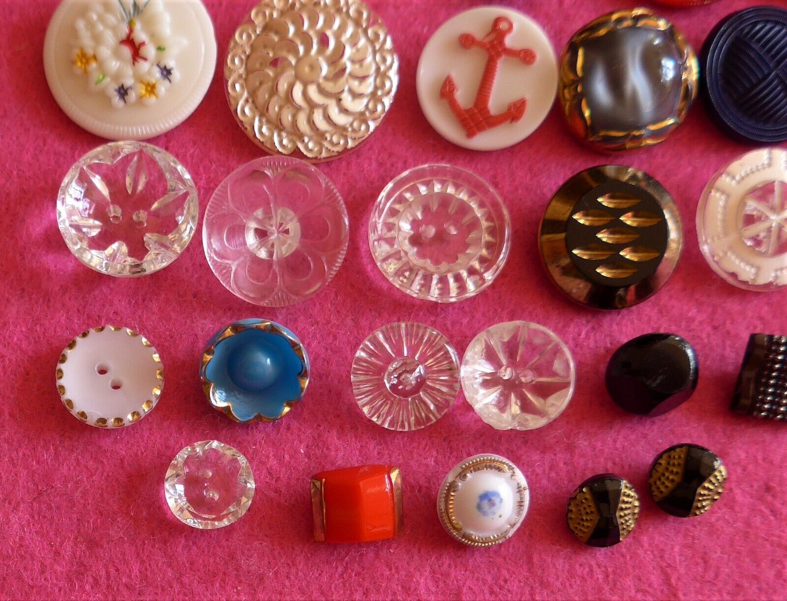 29 vintage CZECH GLASS buttons - various designs and colors flowers ( 14 )