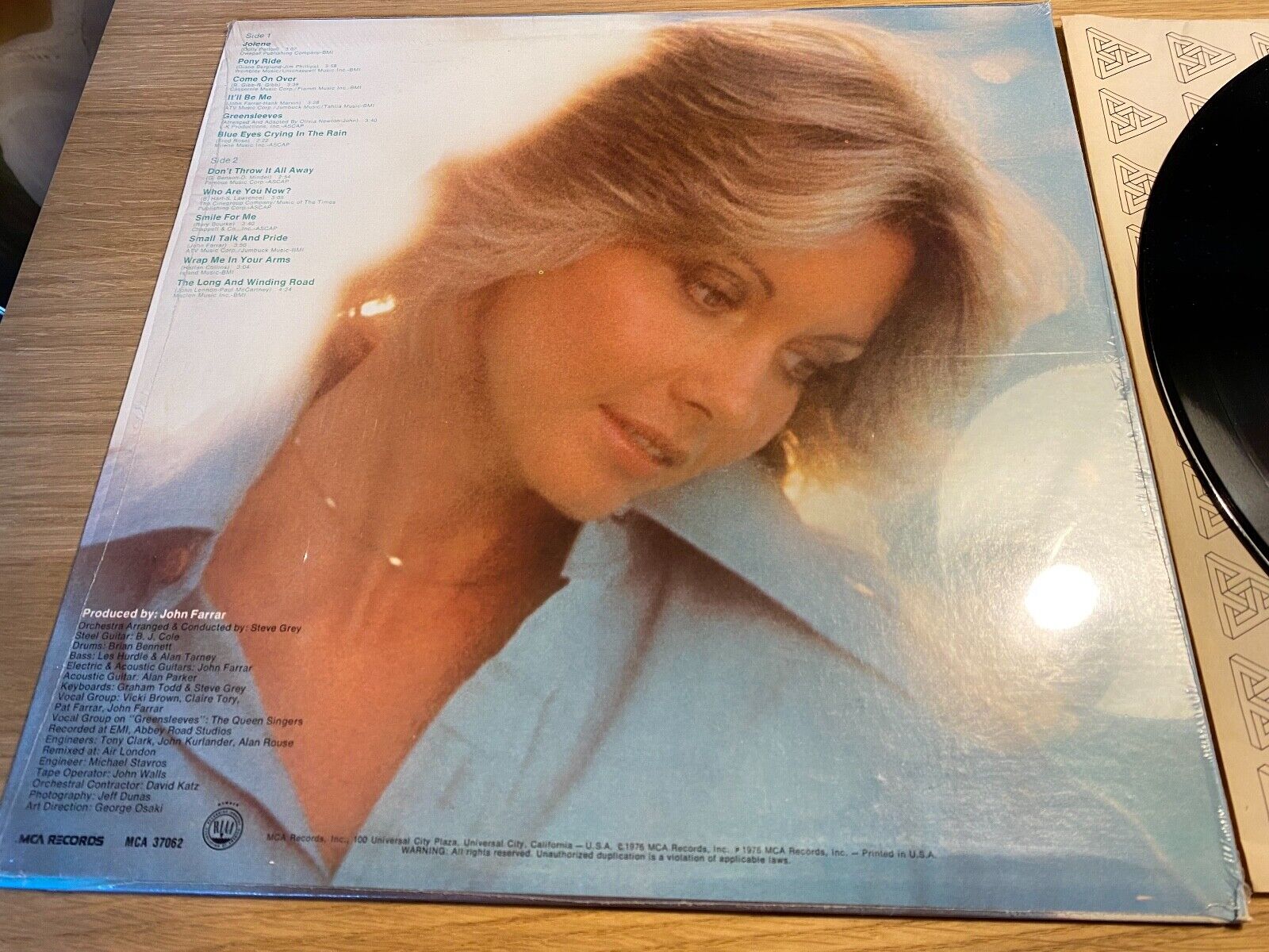 OLIVIA NEWTON JOHN "COME ON OVER" 1976/1980 MCA RECORDS VINYL 12 TRACK SHRINK US